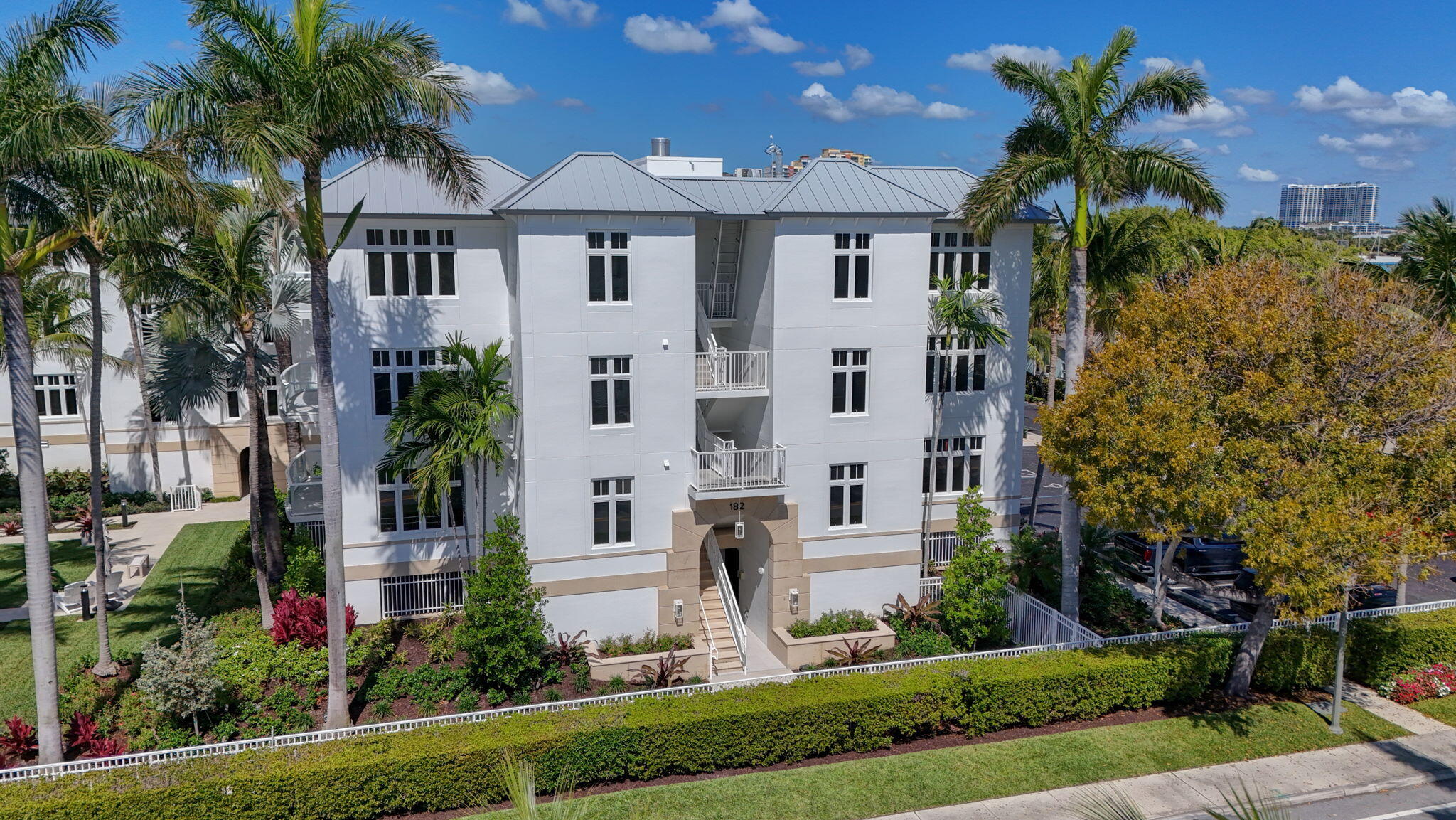 182 Lake Drive 5-301