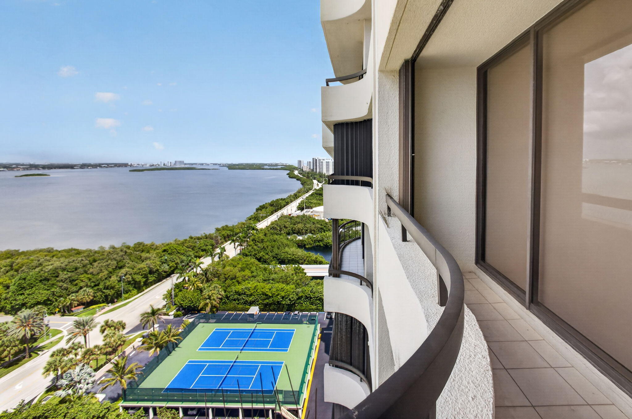 4100 N OCEAN Drive 1904