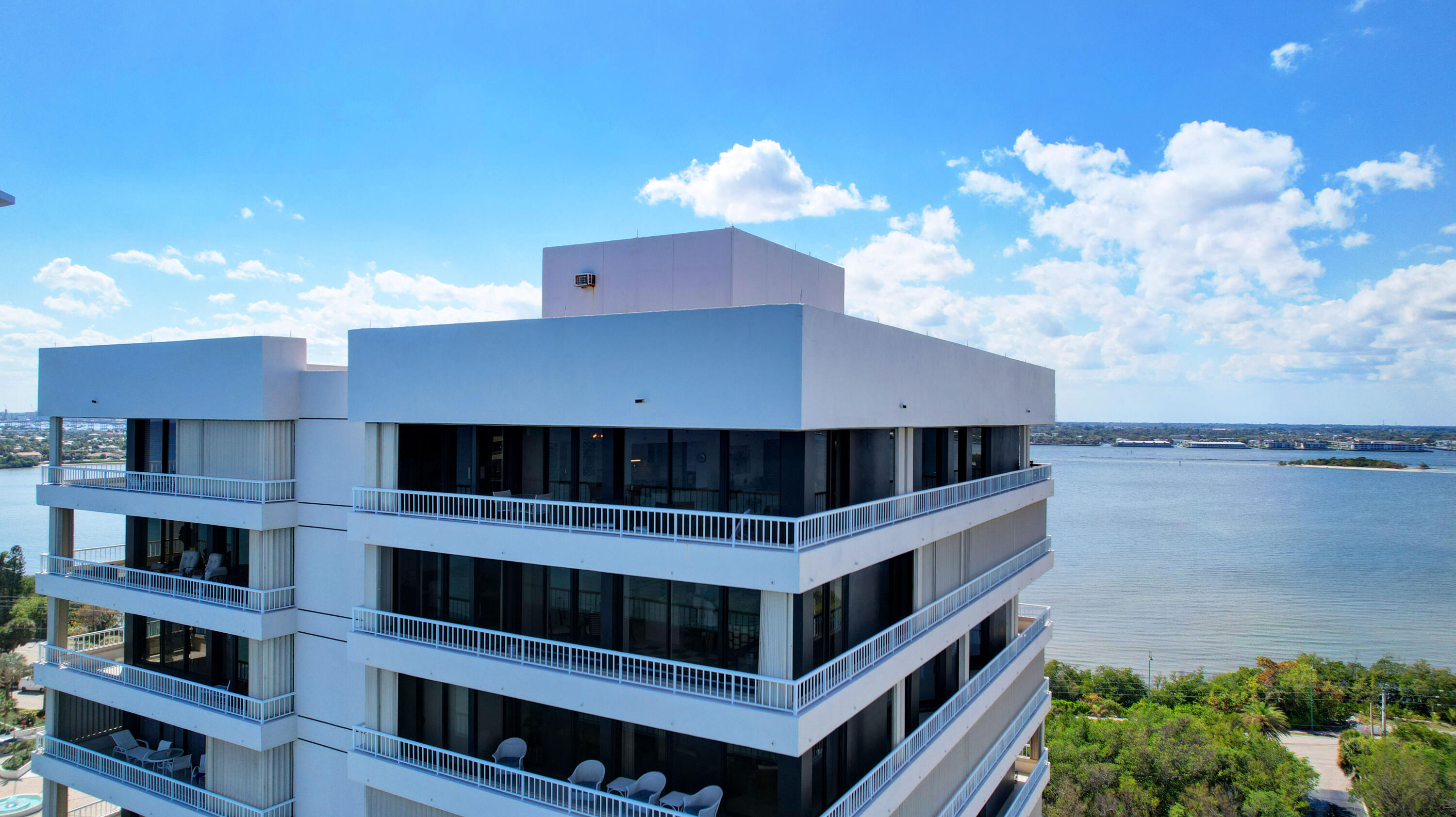 5250 N Ocean Drive Phn