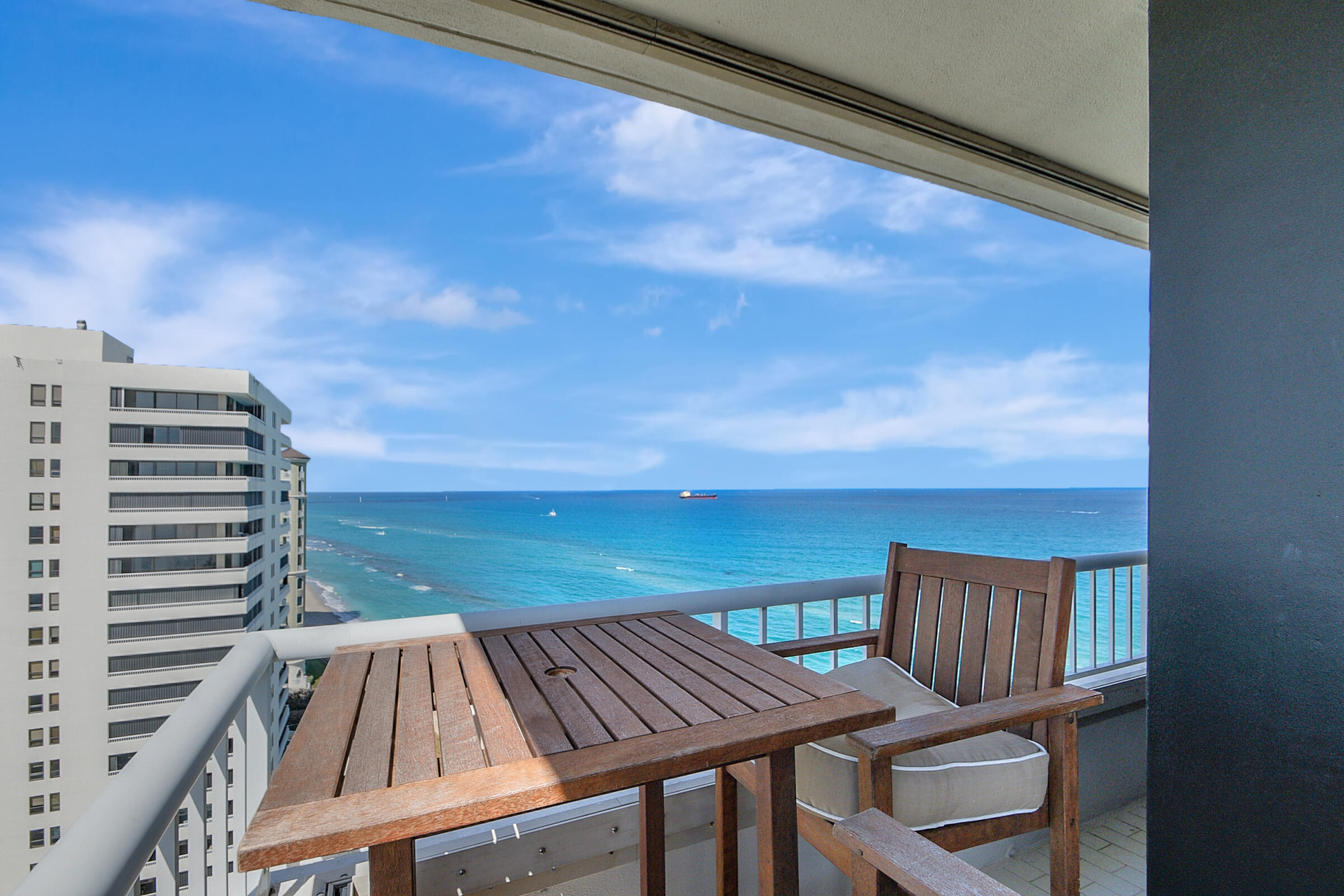 5250 N Ocean Drive Phn
