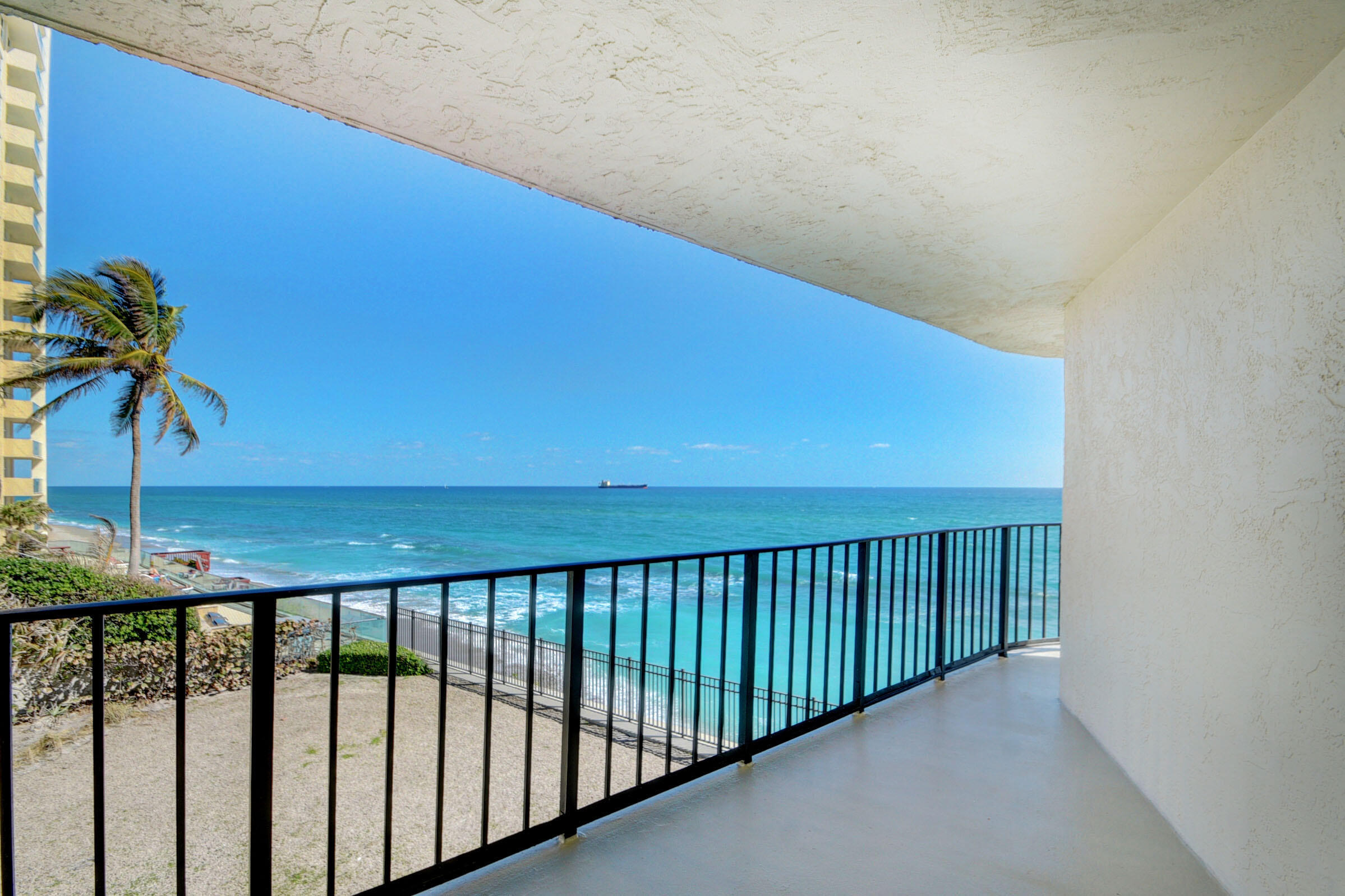 5420 N Ocean Drive 301