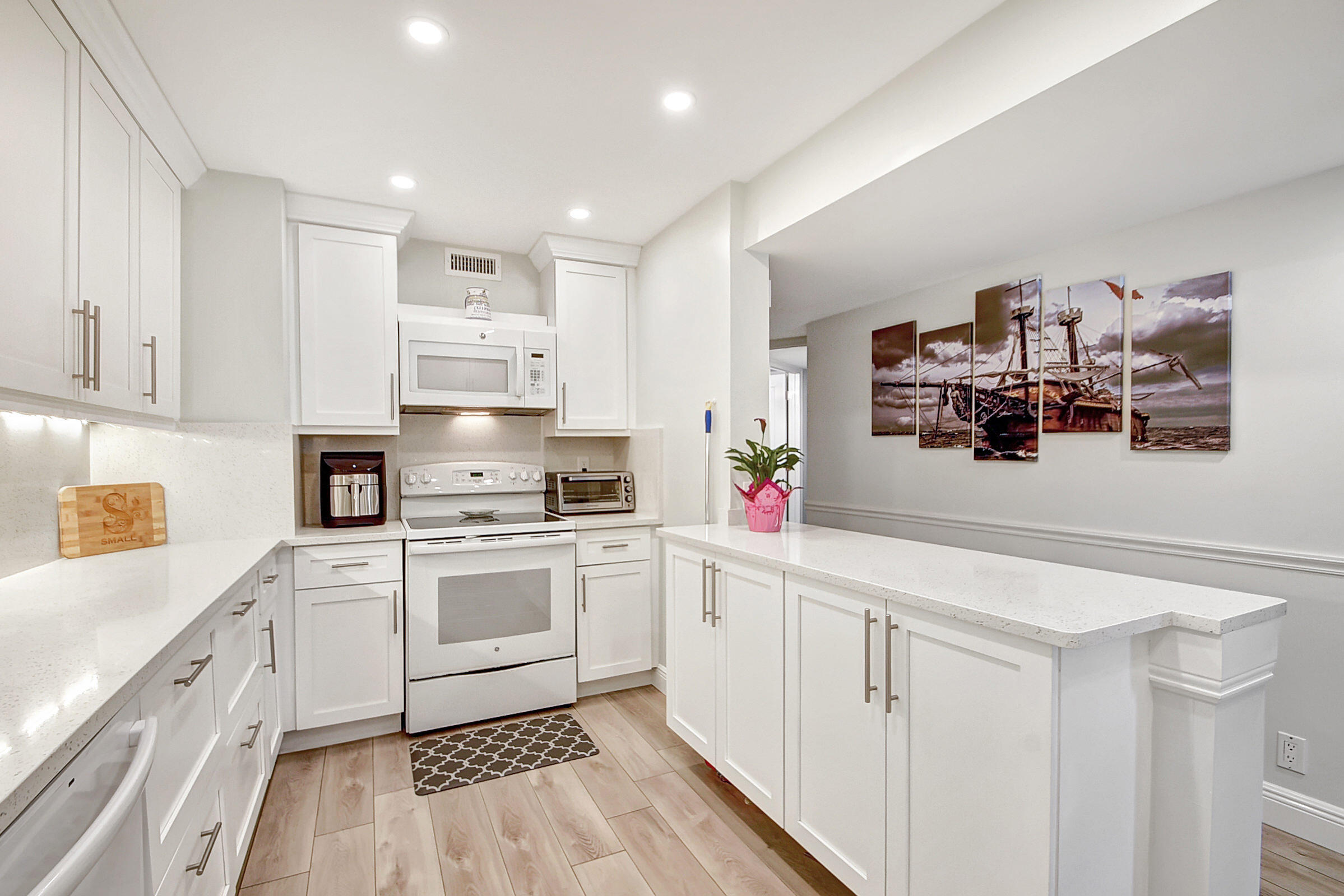 5420 N Ocean Drive 301