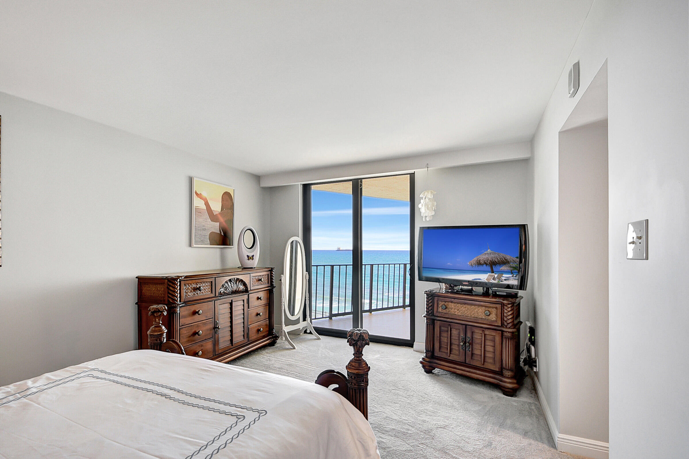 5420 N Ocean Drive 301