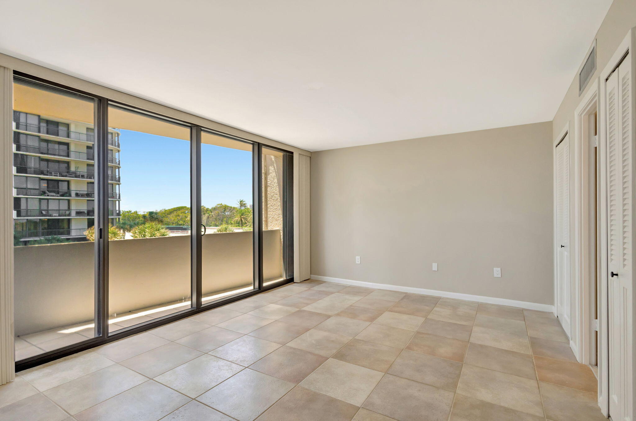 4200 N Ocean Drive 2-303