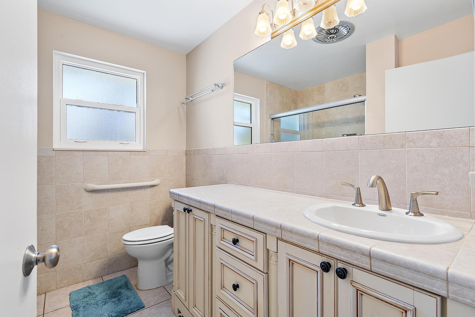 1211 Dolphin Road