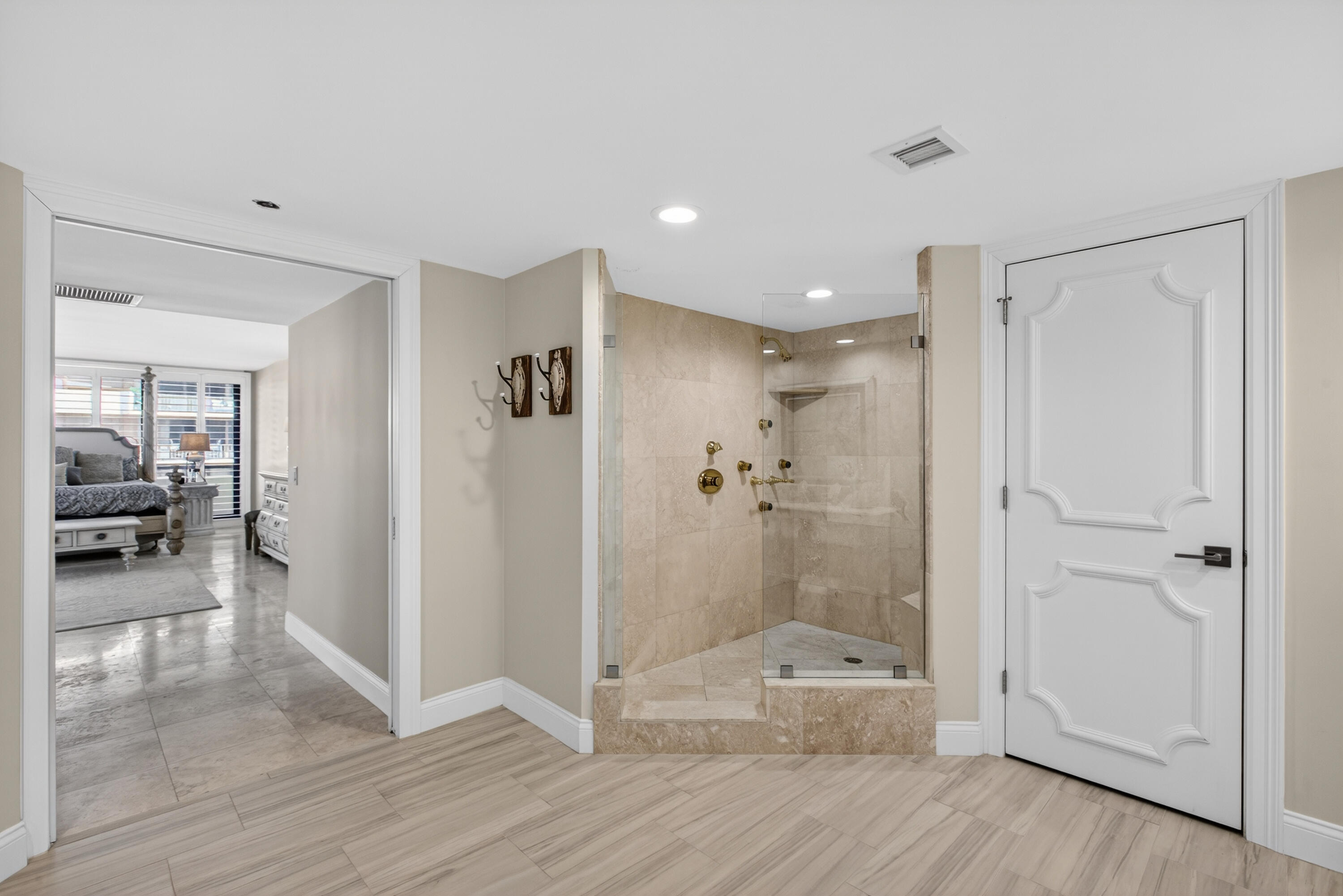 4050 N Ocean Drive 301