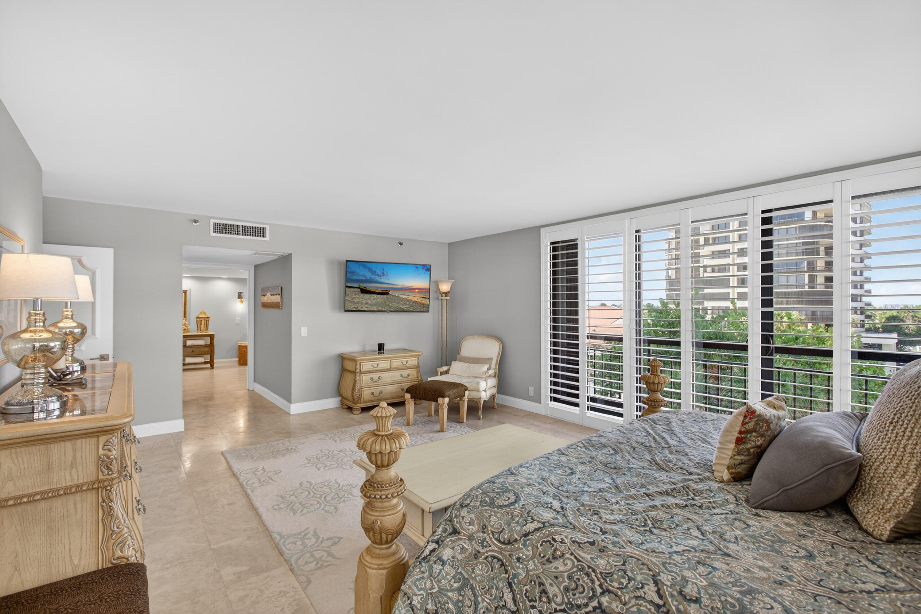 4050 N Ocean Drive 301