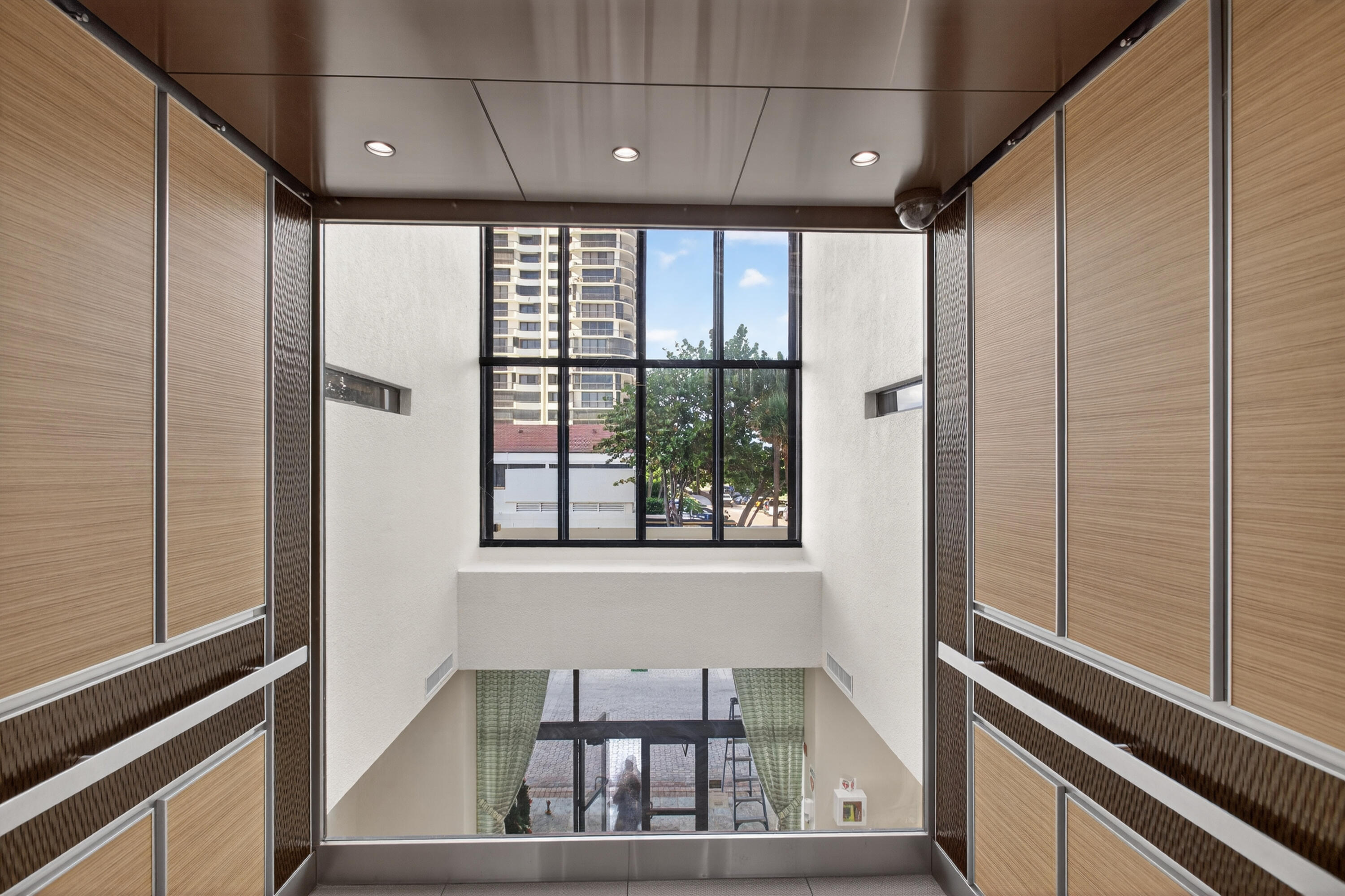 4050 N Ocean Drive 301
