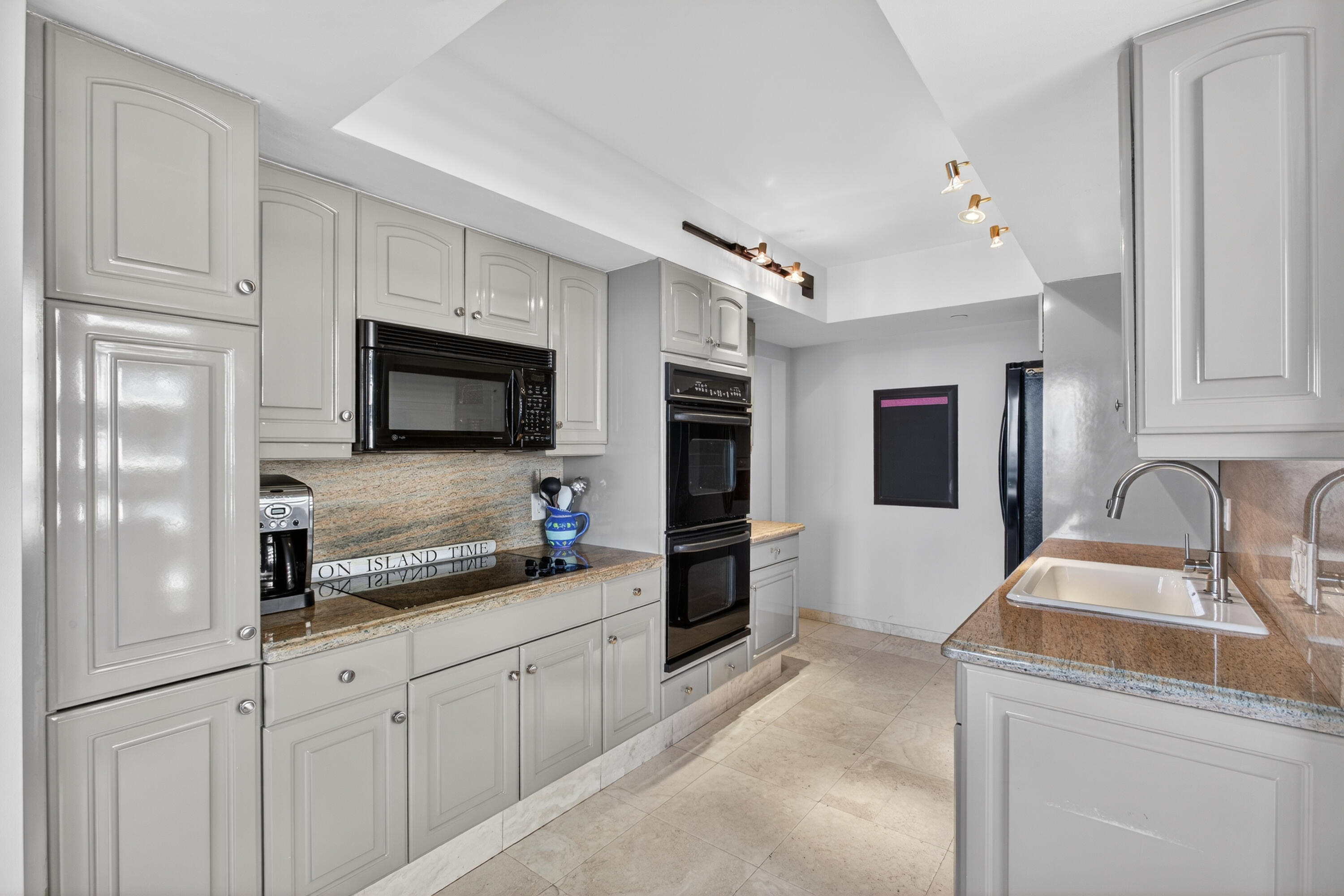 4050 N Ocean Drive 301