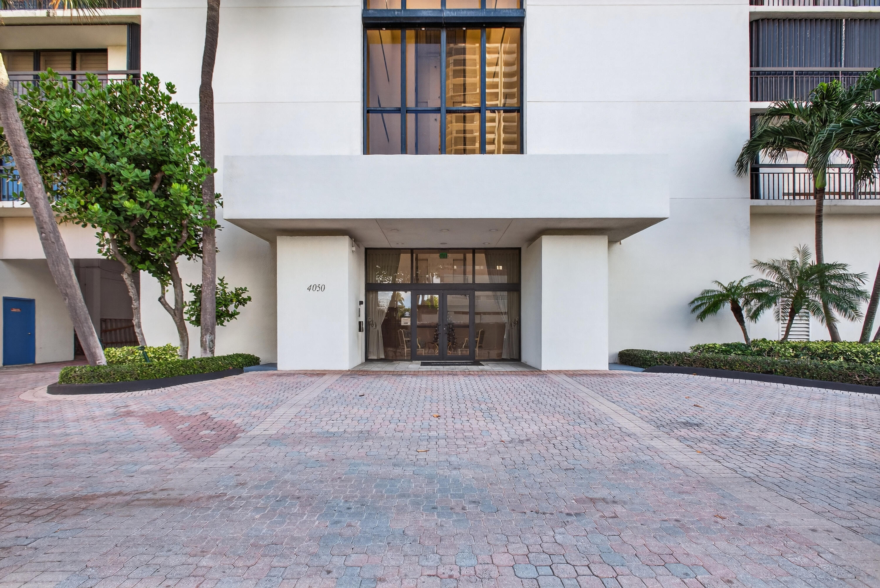 4050 N Ocean Drive 301