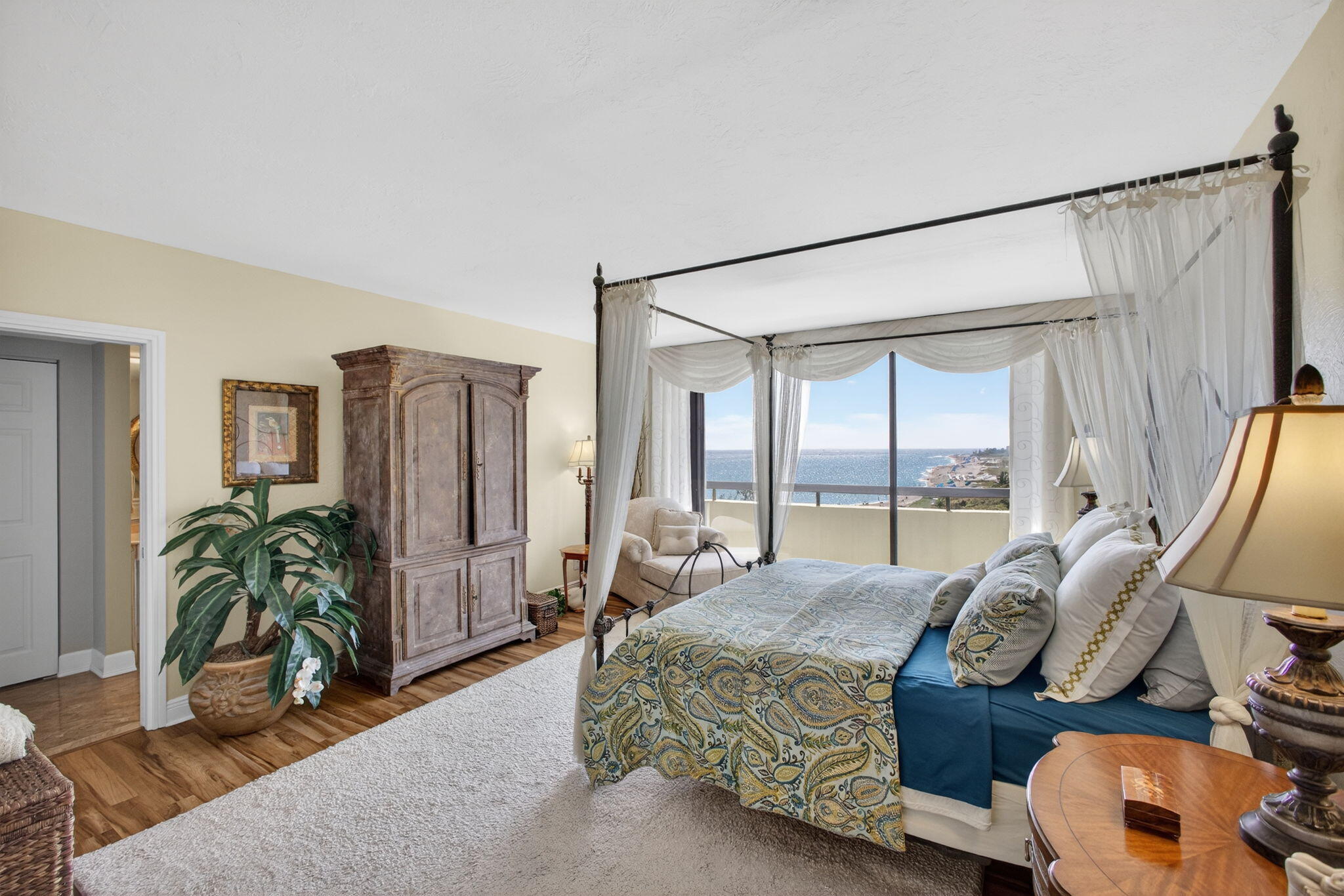 4000 N Ocean Drive 904