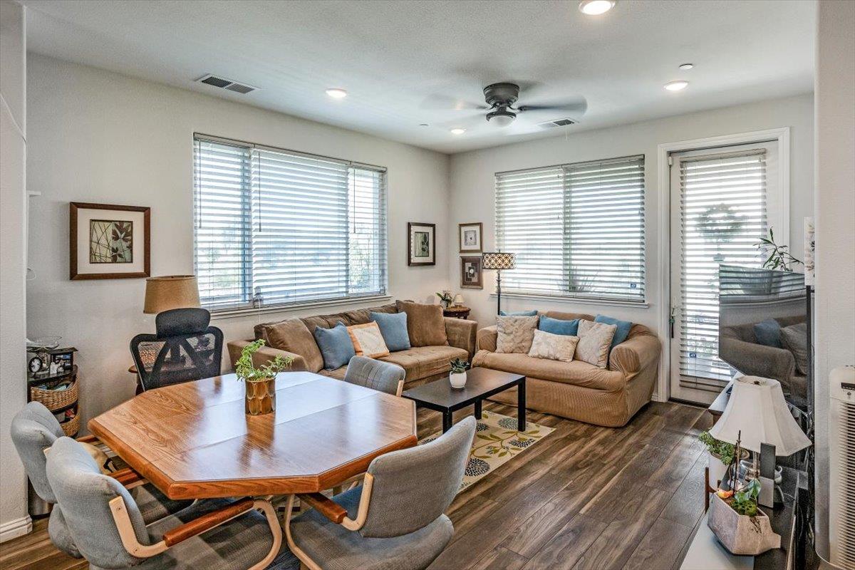 2420 Kita Lane