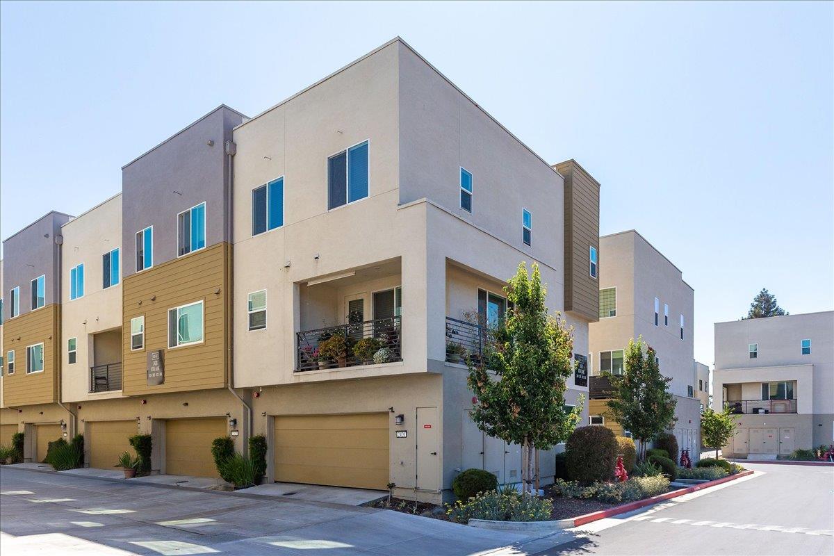 2420 Kita Lane