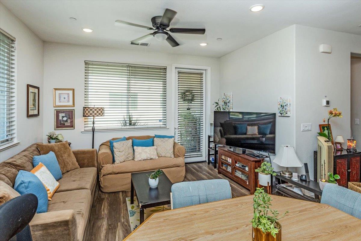 2420 Kita Lane