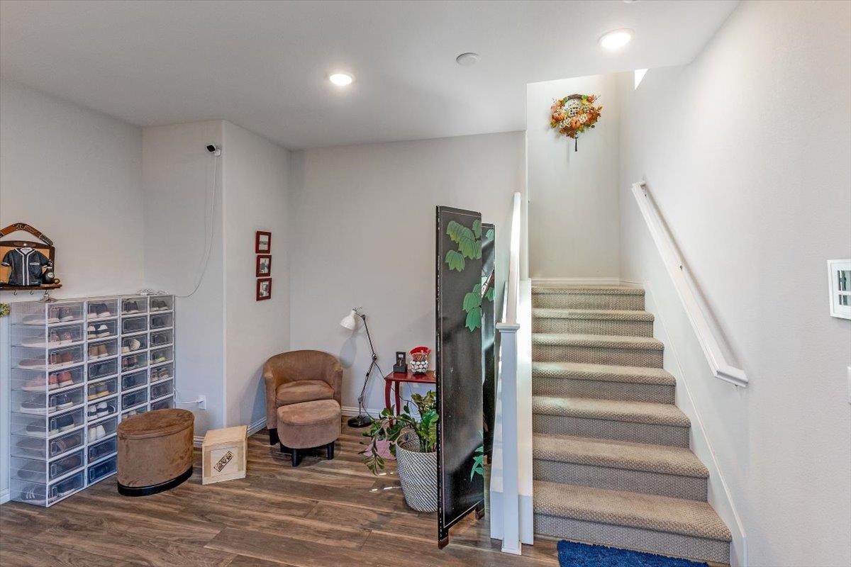 2420 Kita Lane
