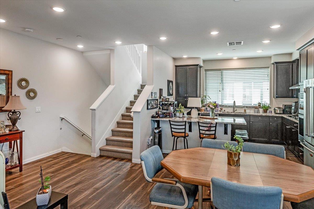2420 Kita Lane