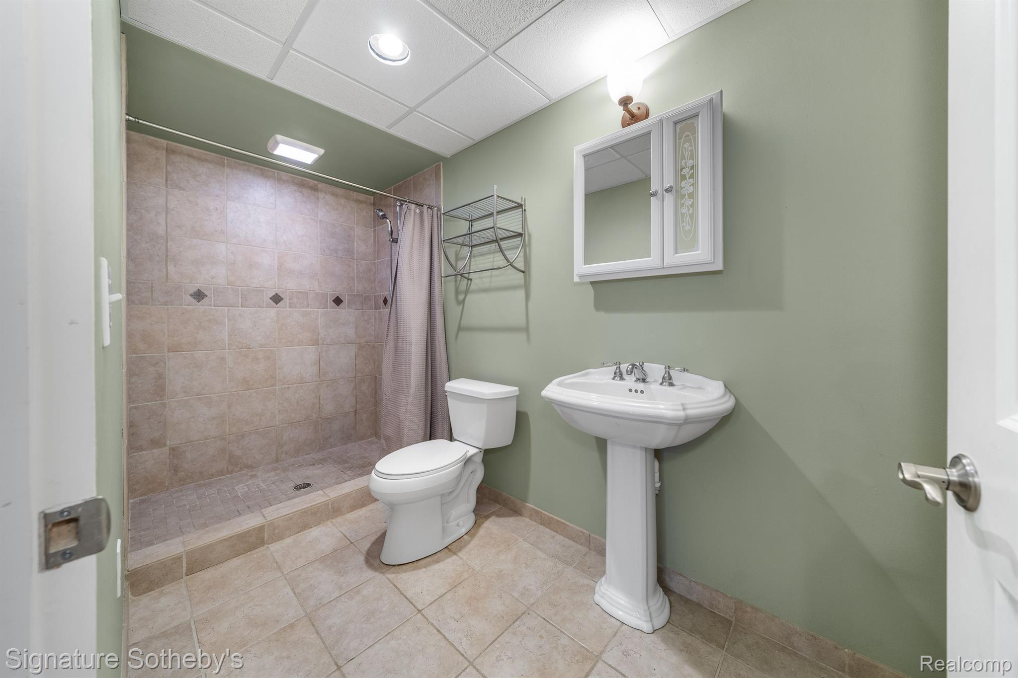 17464 WILLIAMSBURG