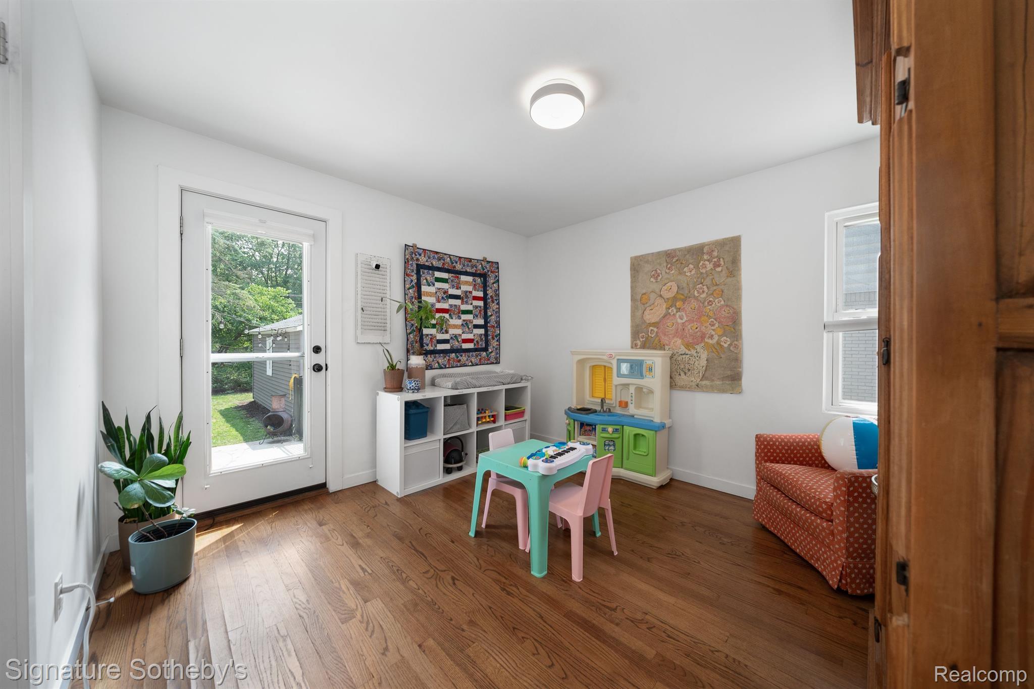 1207 GREENLEAF Drive