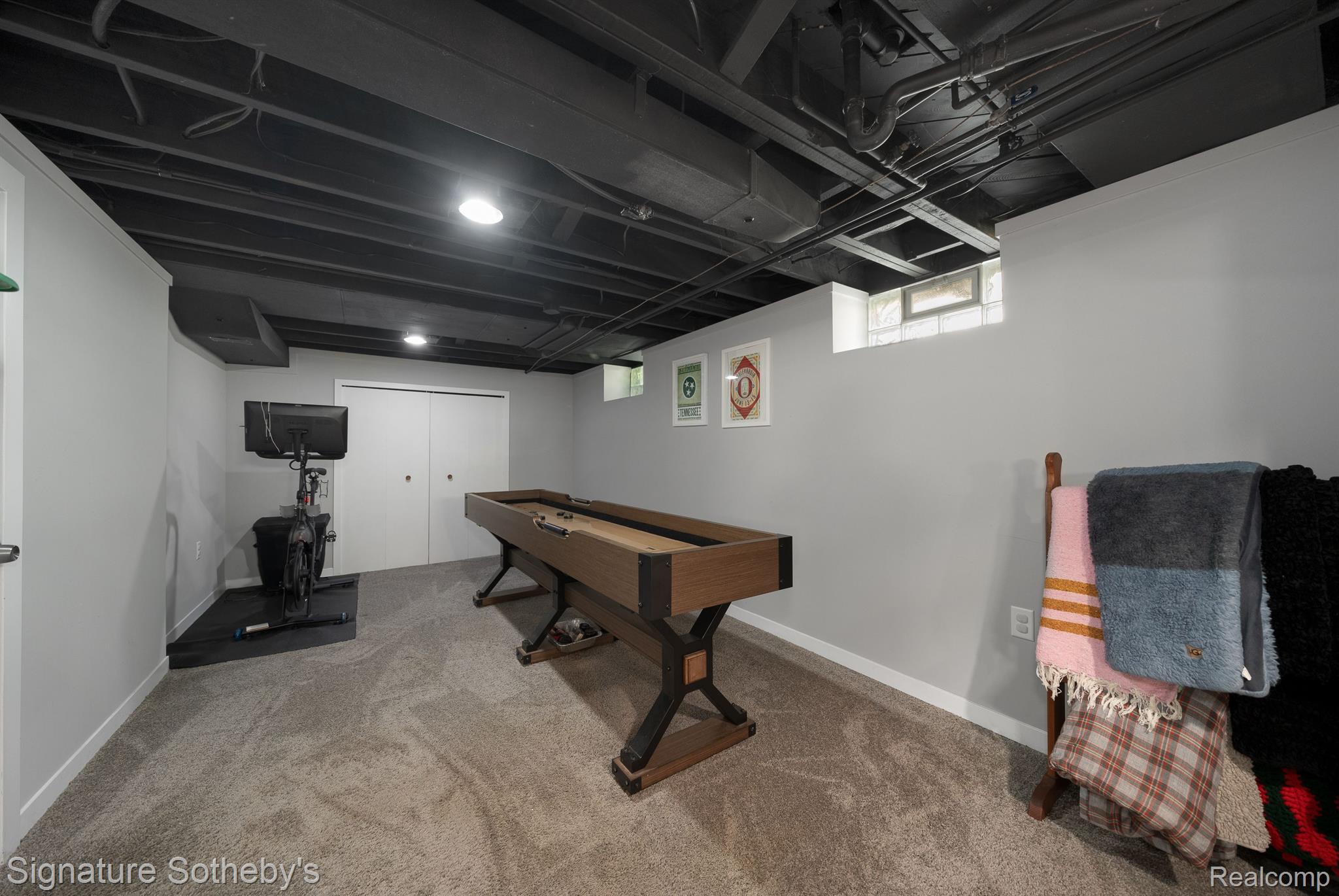 1207 GREENLEAF Drive