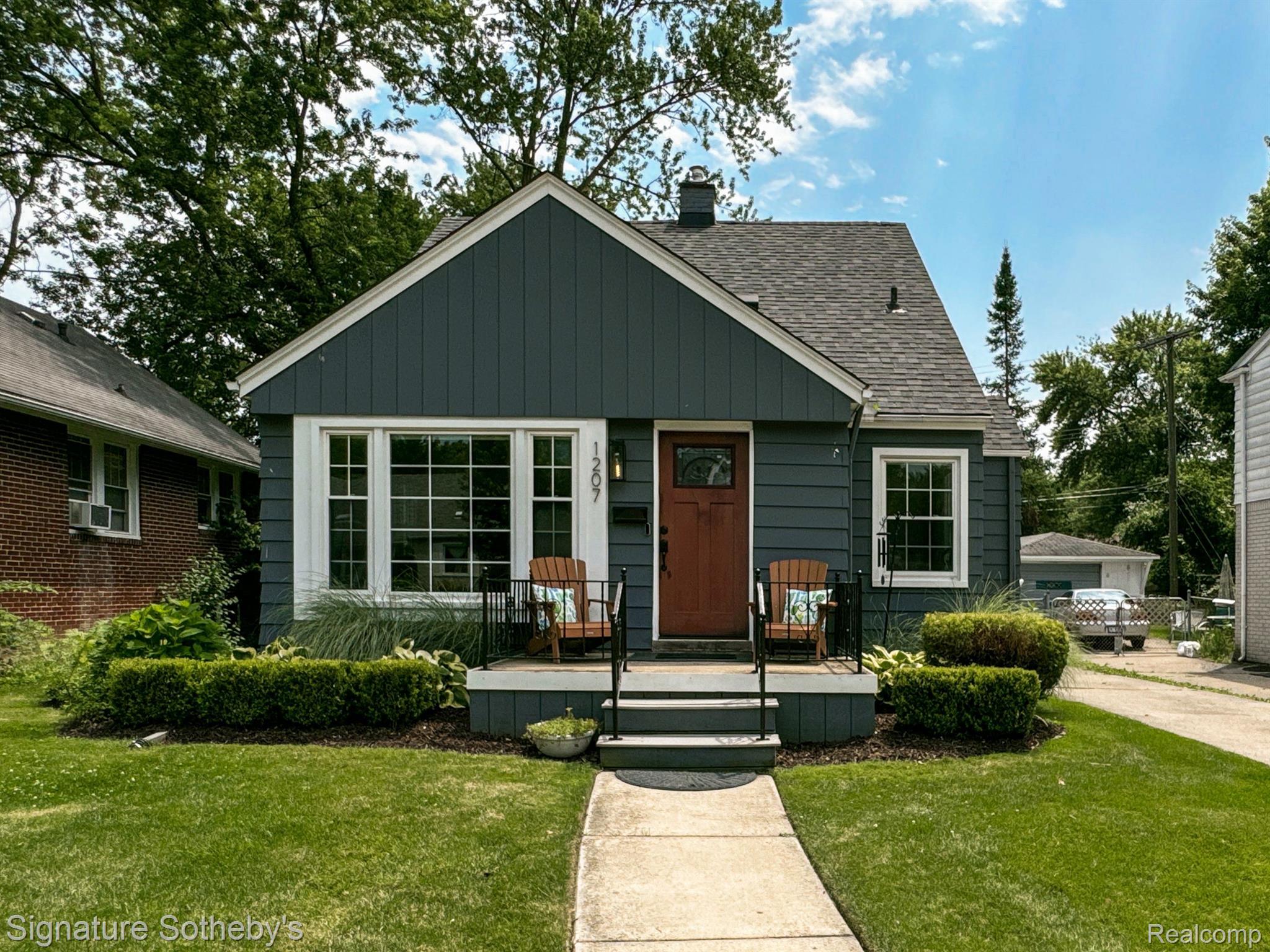 1207 GREENLEAF Drive