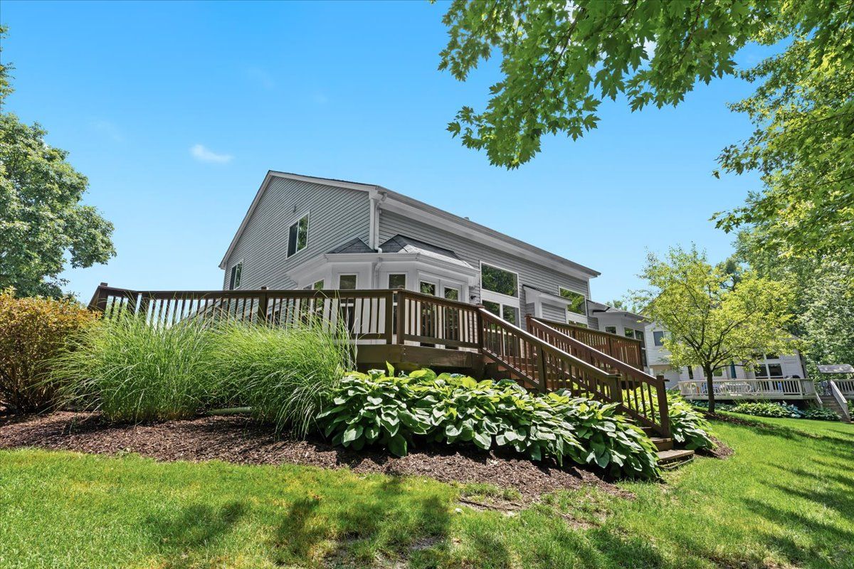 854 WEEPING WILLOW Drive