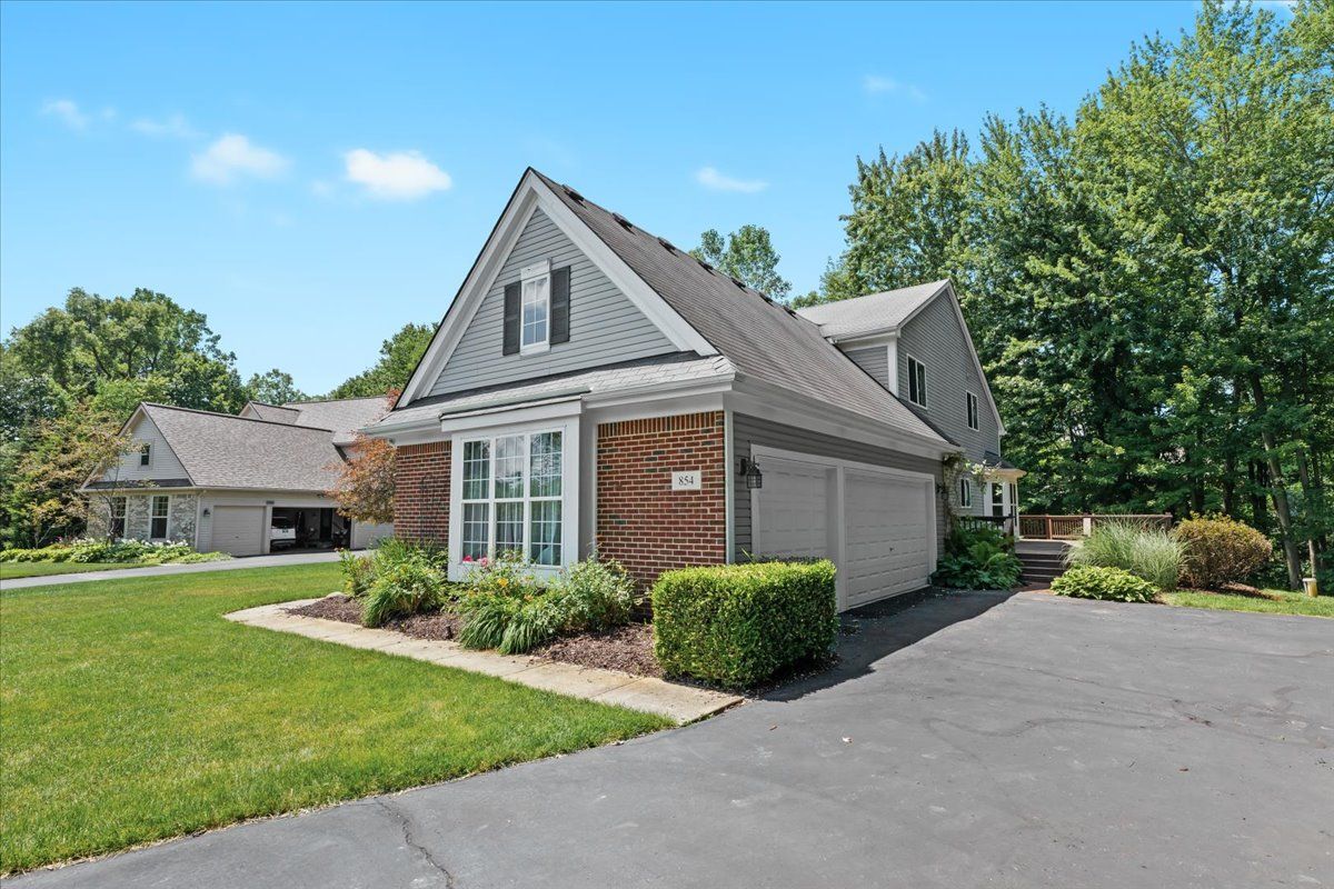 854 WEEPING WILLOW Drive