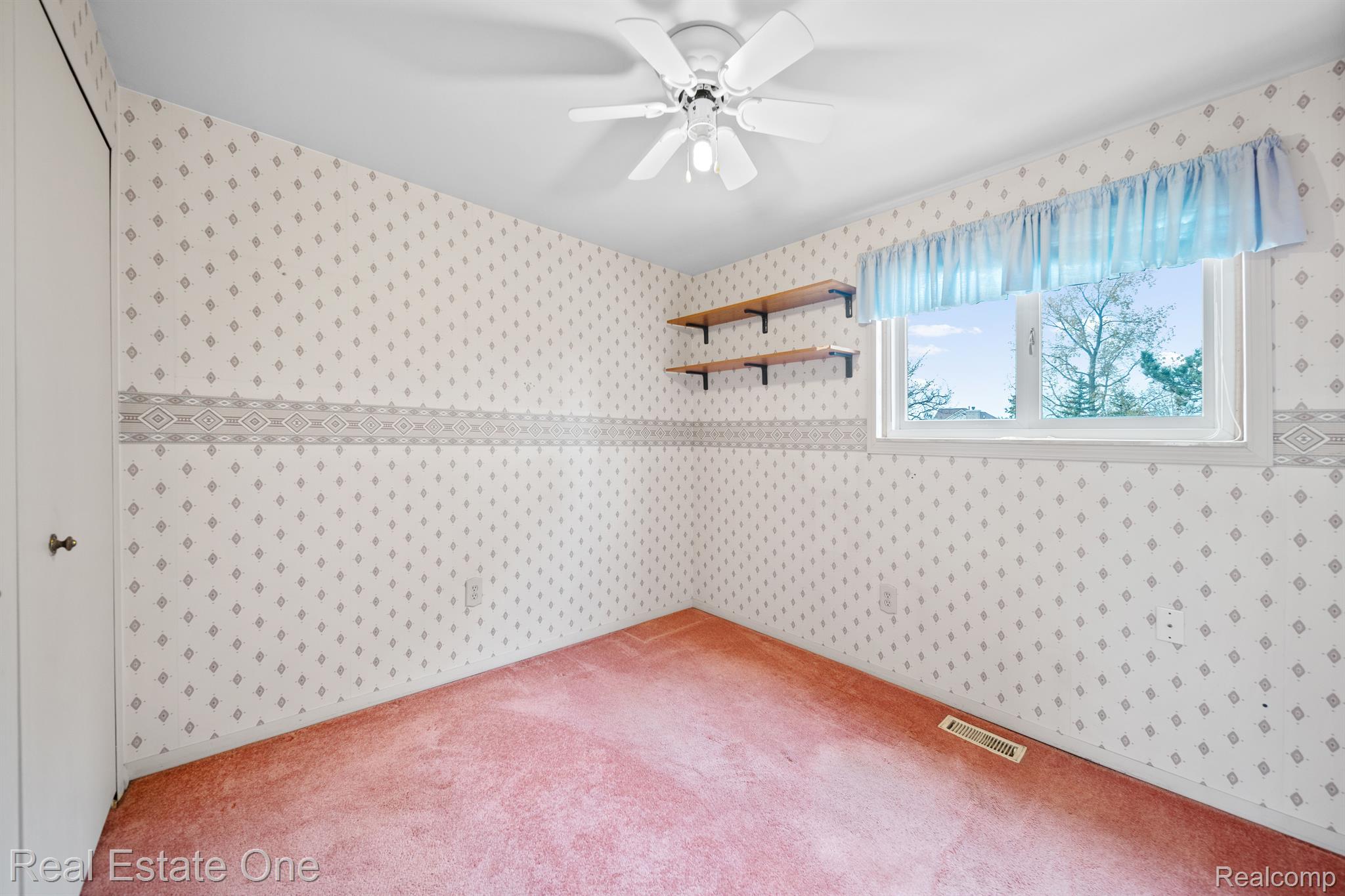 6055 PORTERIDGE Lane