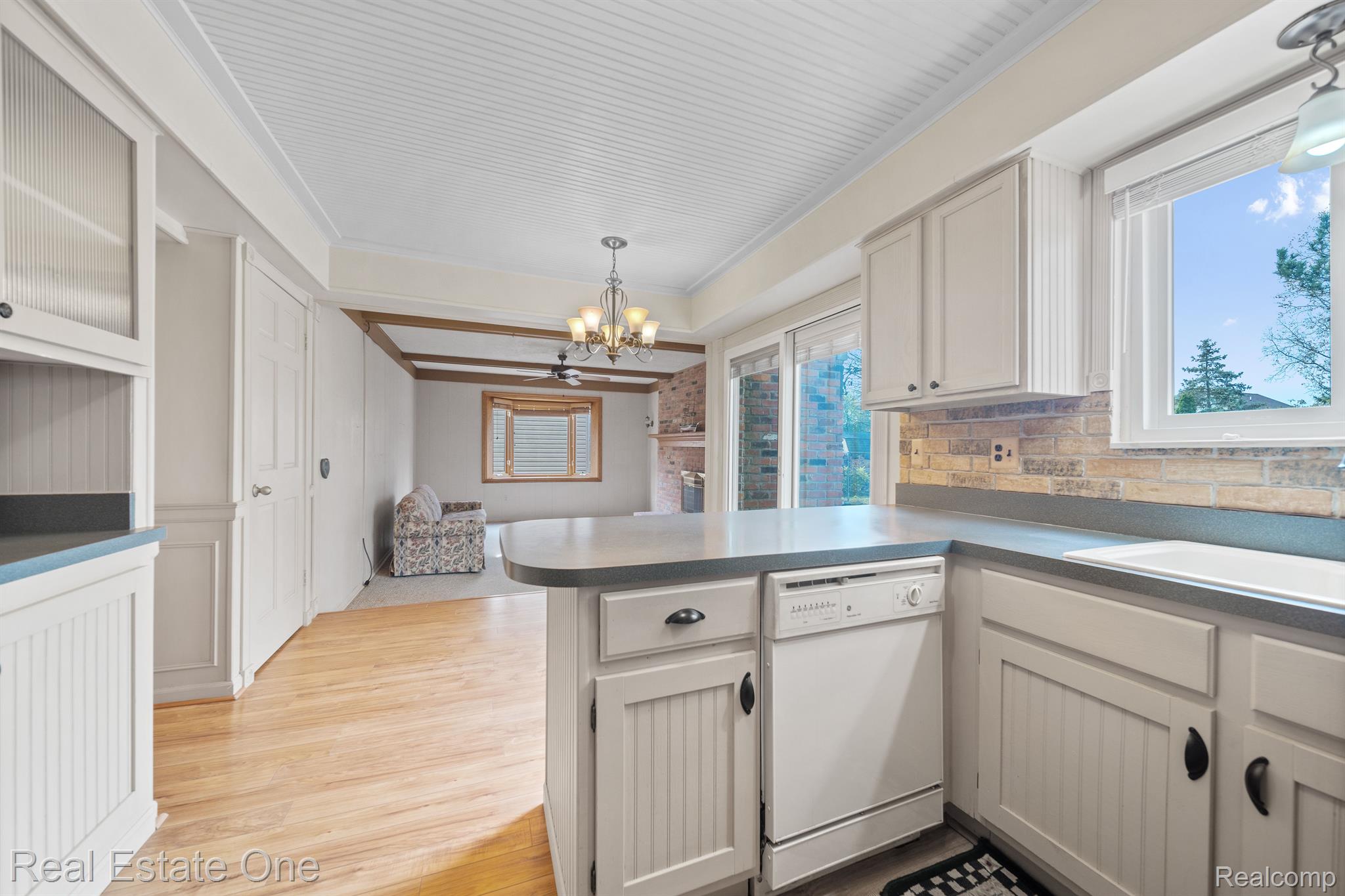 6055 PORTERIDGE Lane
