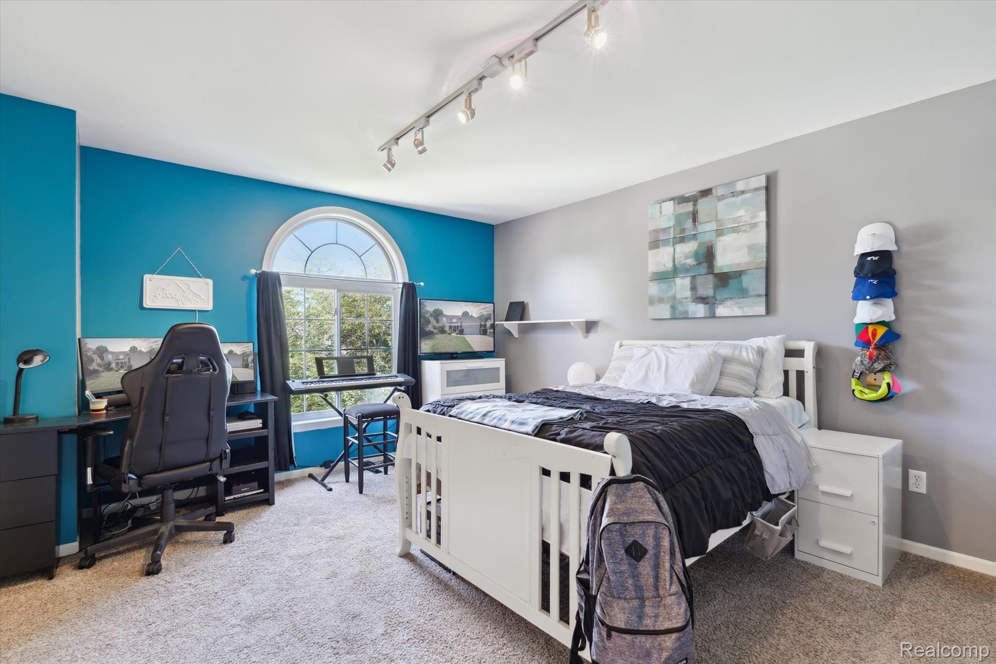 575 Thornehill Trail