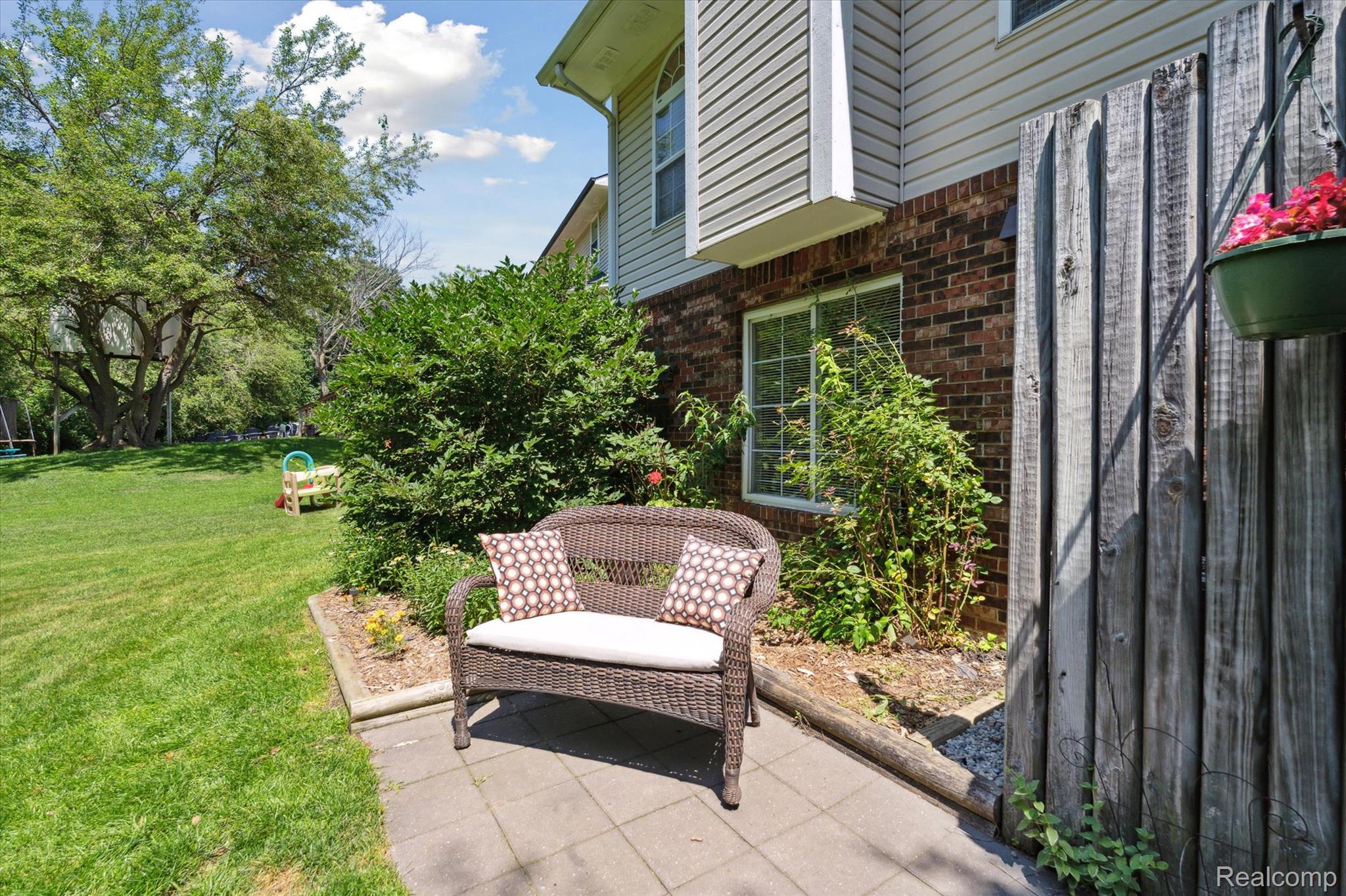 575 Thornehill Trail