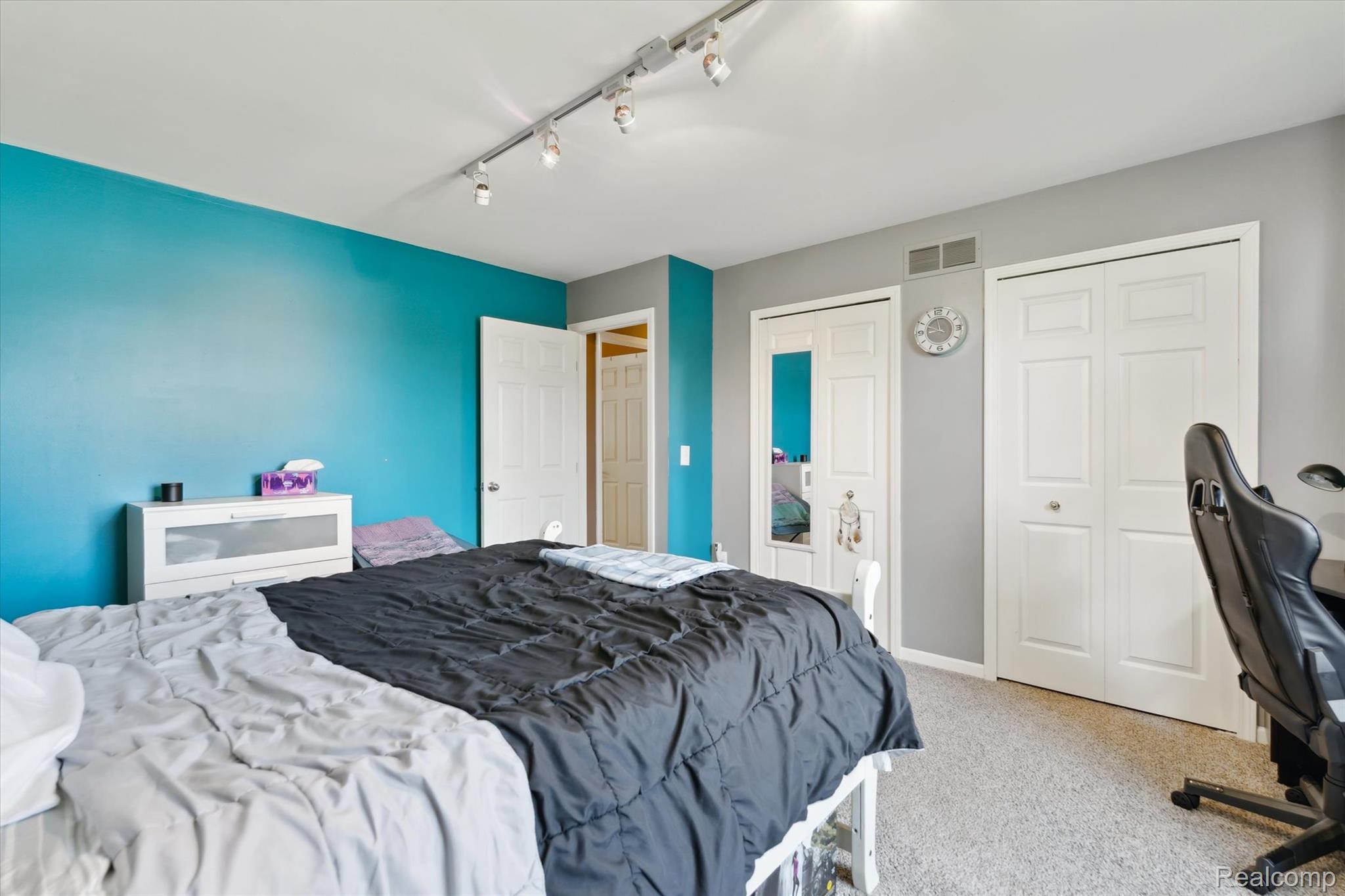 575 Thornehill Trail
