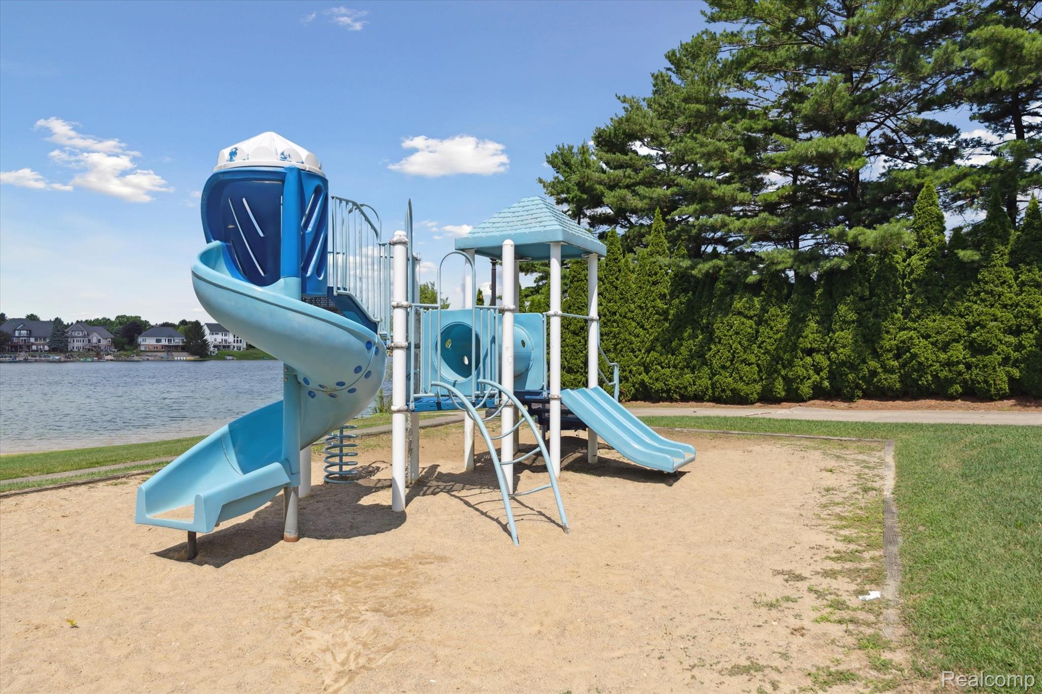 575 Thornehill Trail