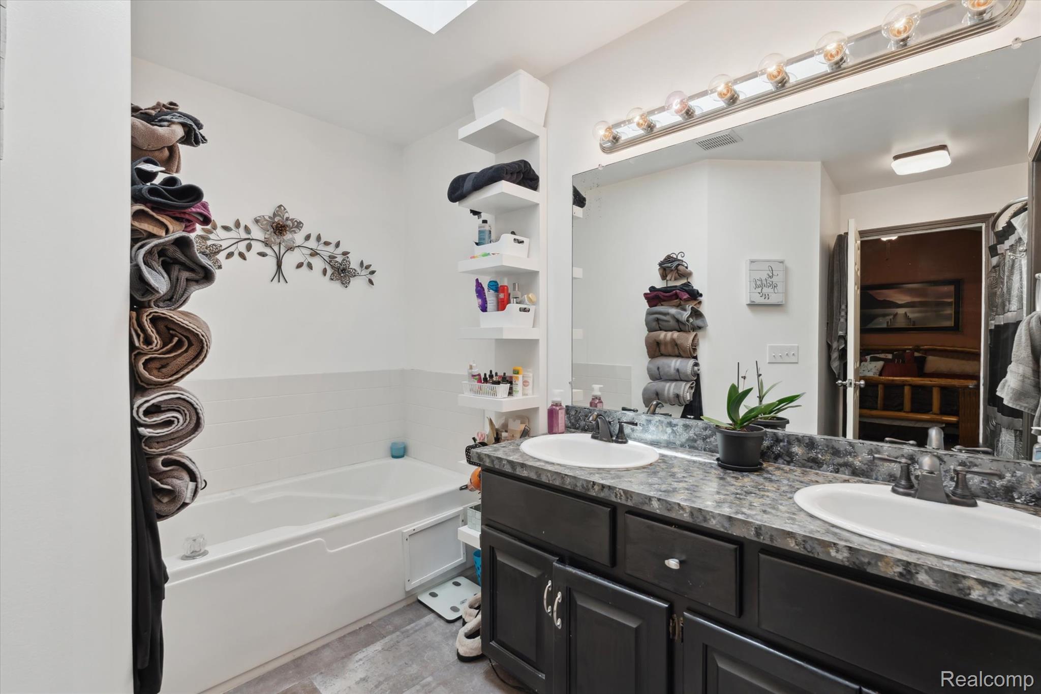 575 Thornehill Trail