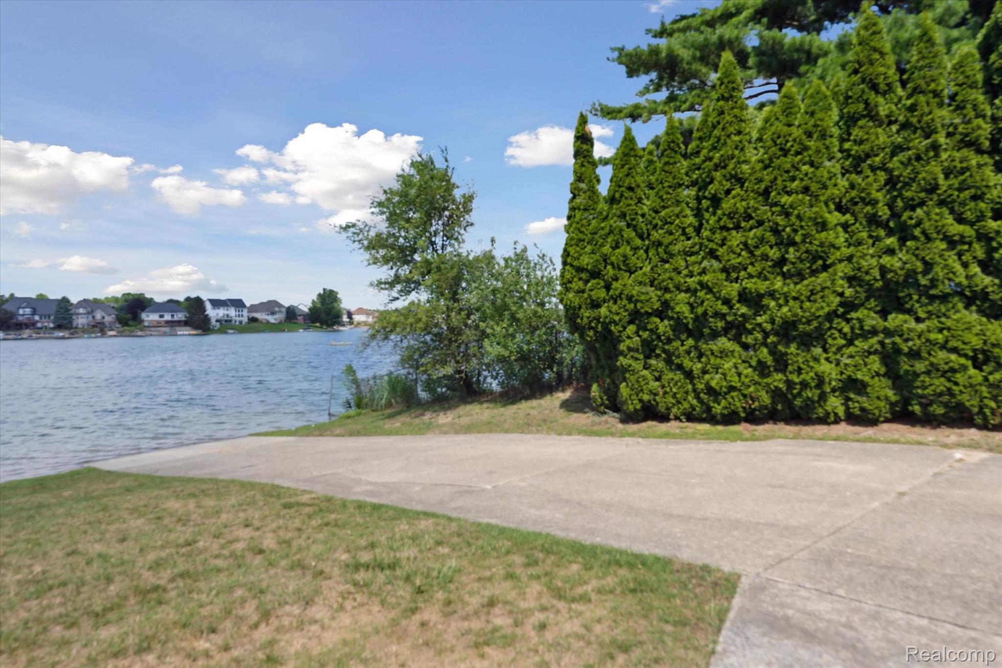 575 Thornehill Trail