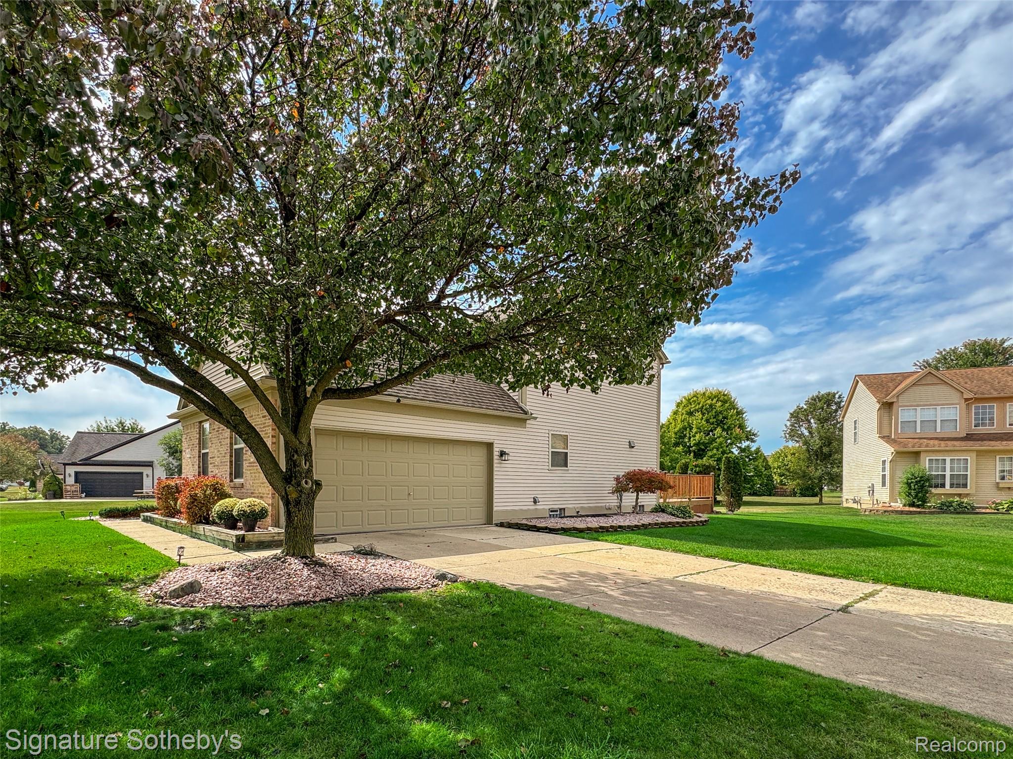 6833 Sadie Lane