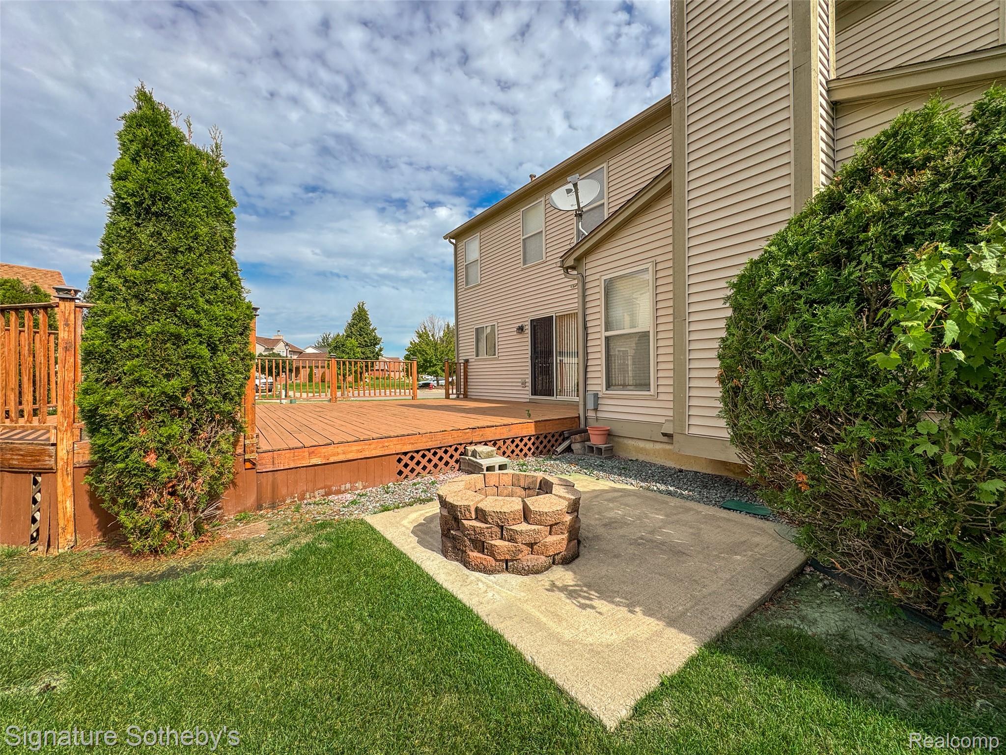 6833 Sadie Lane