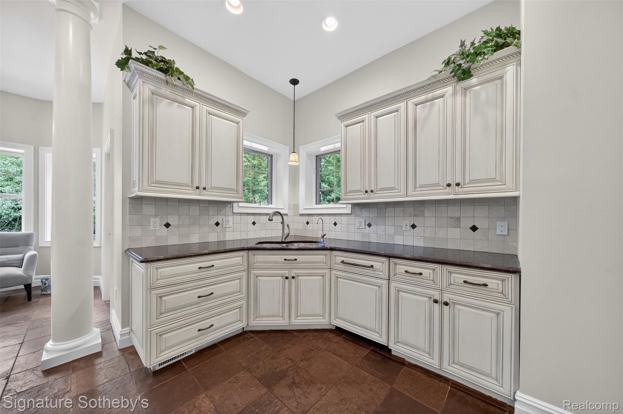 900 Hill Hollow Lane