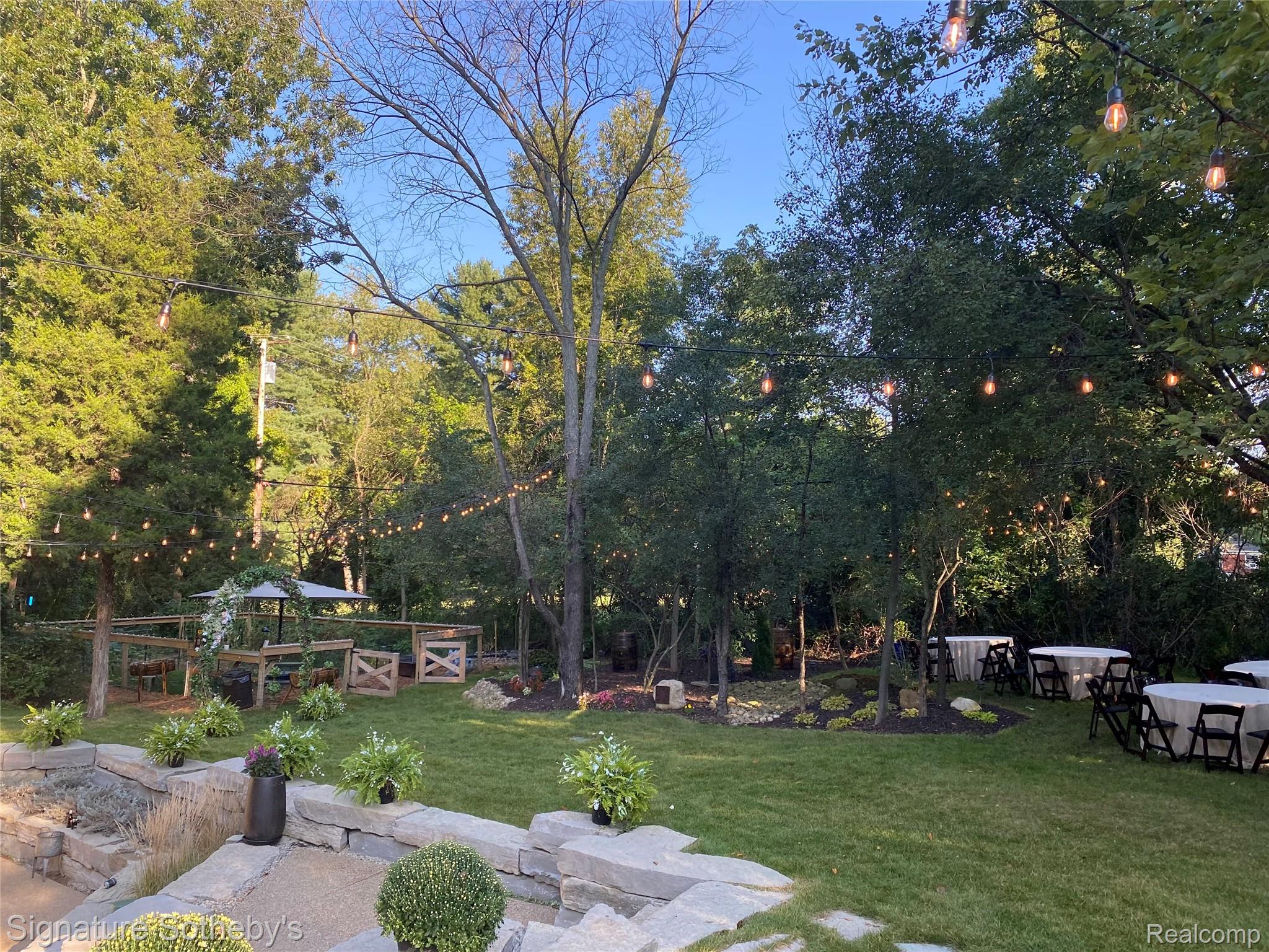 900 Hill Hollow Lane