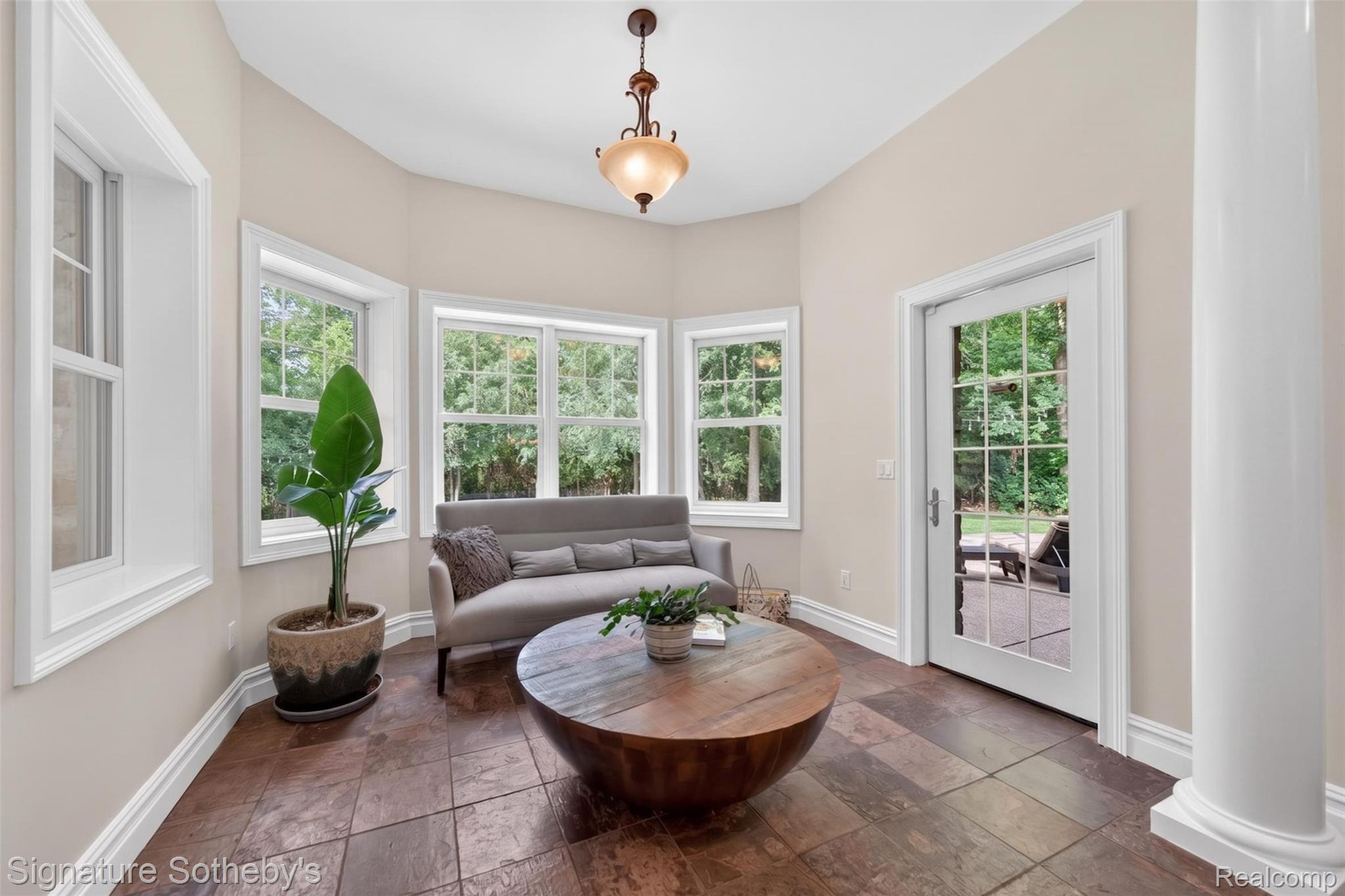 900 Hill Hollow Lane