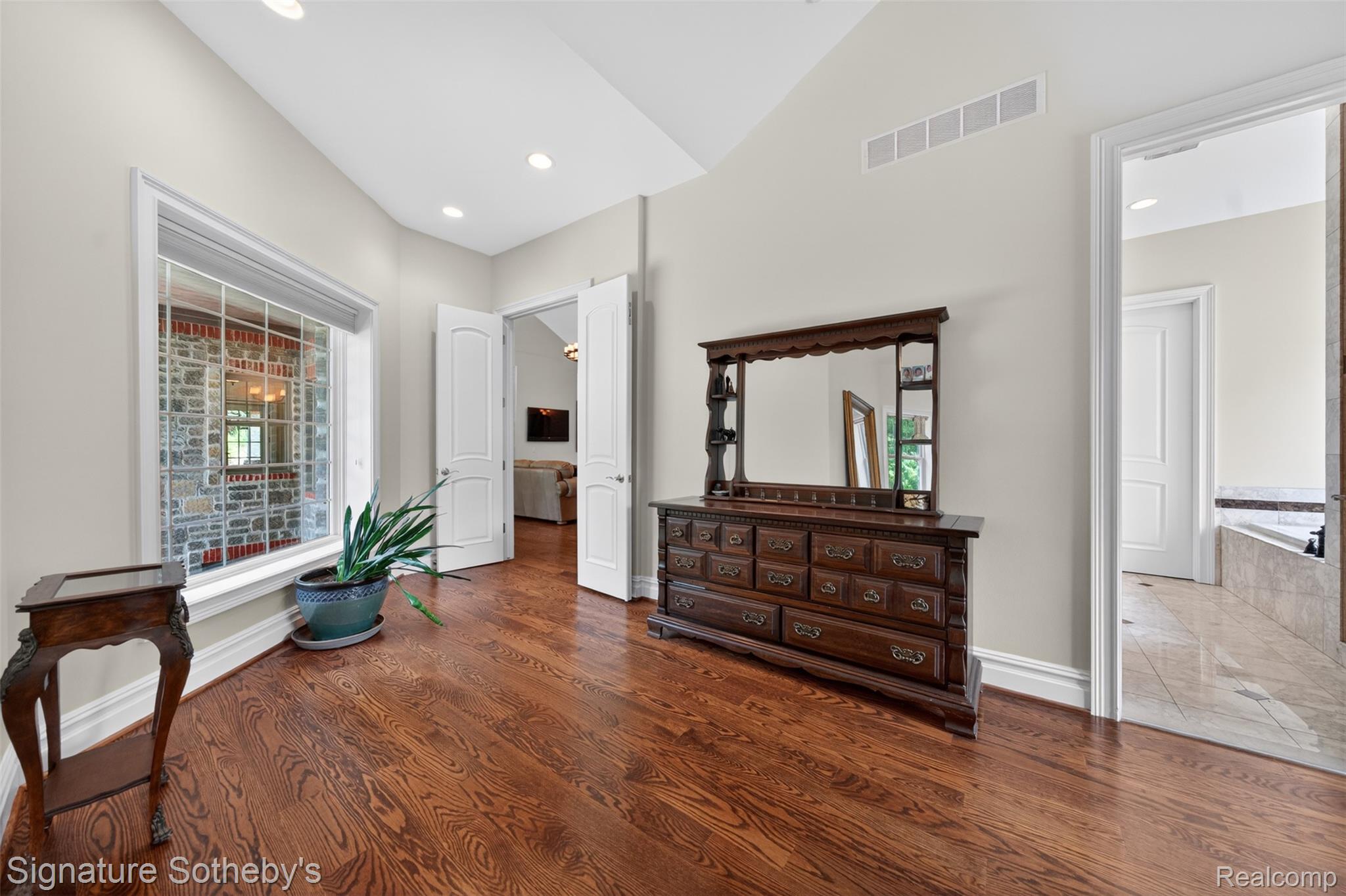 900 Hill Hollow Lane
