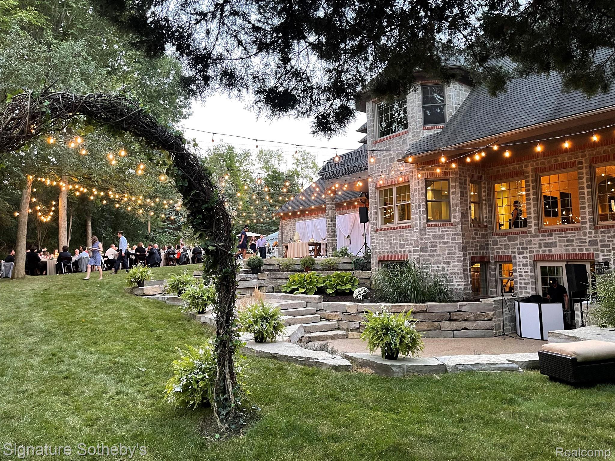 900 Hill Hollow Lane