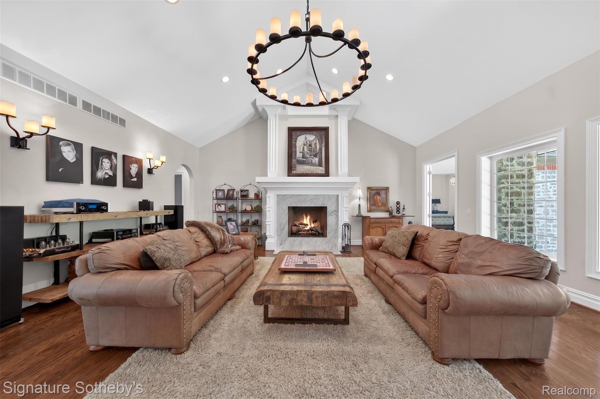 900 Hill Hollow Lane
