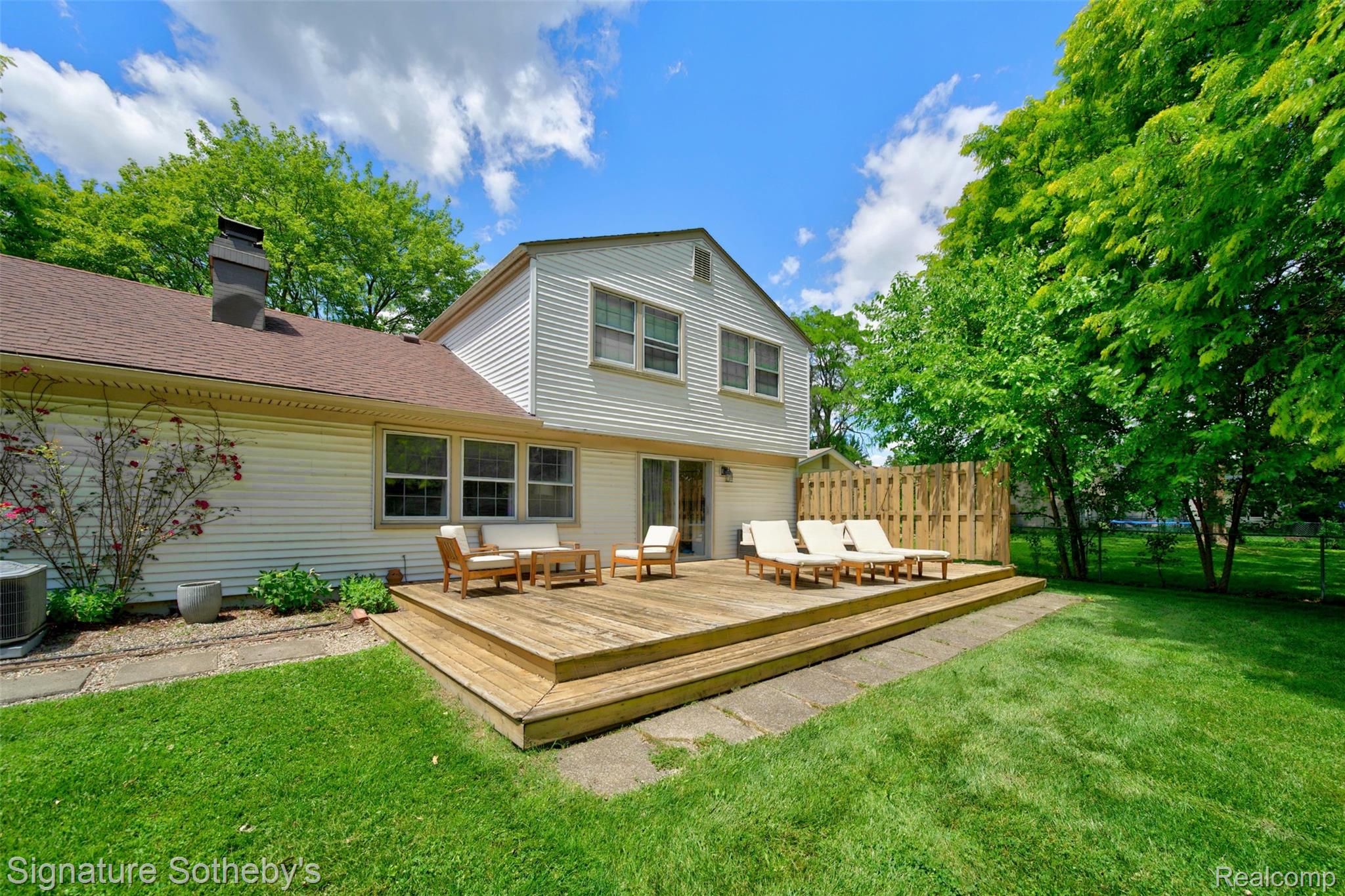 4672 Argyle Drive