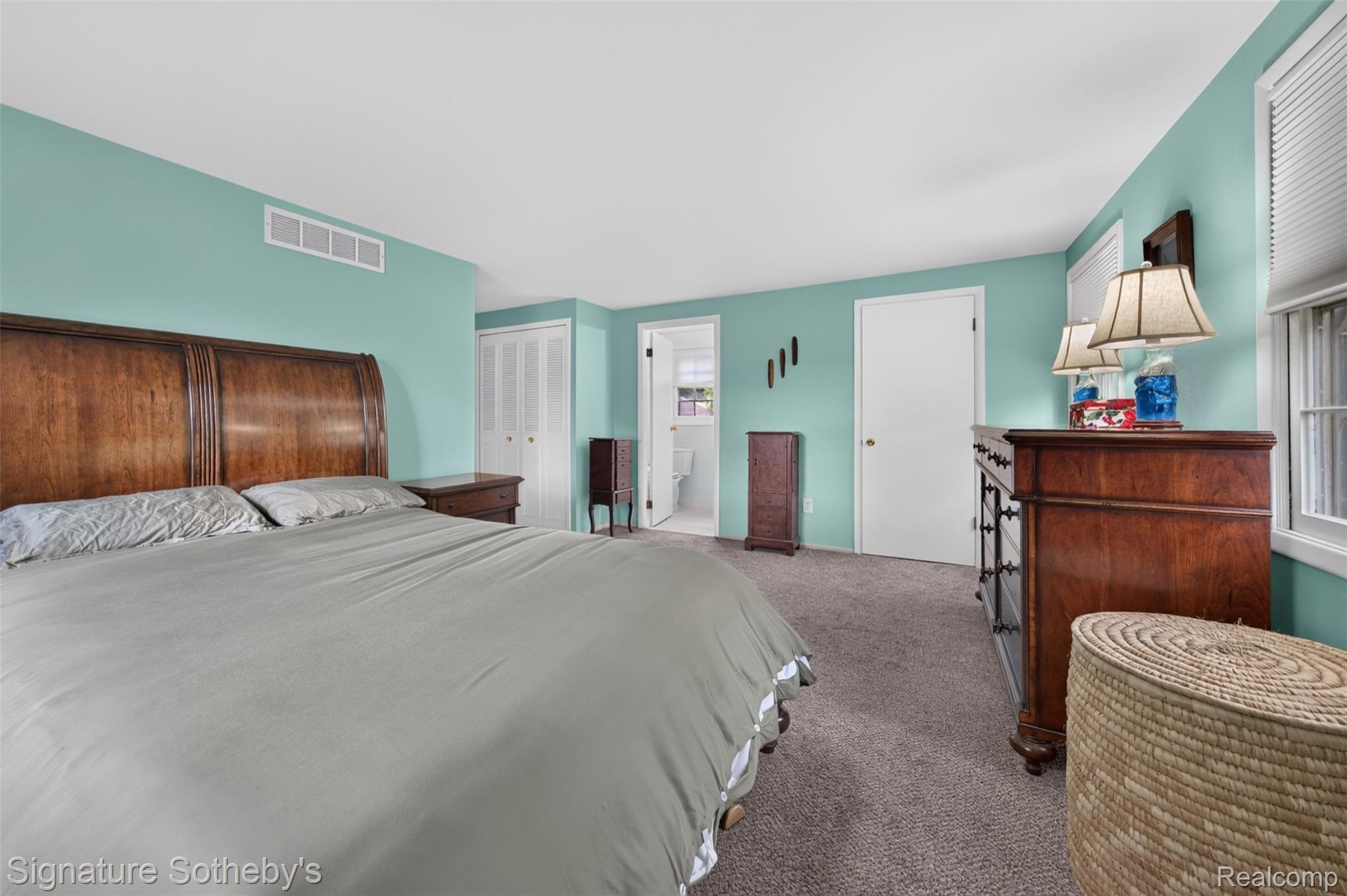4672 Argyle Drive