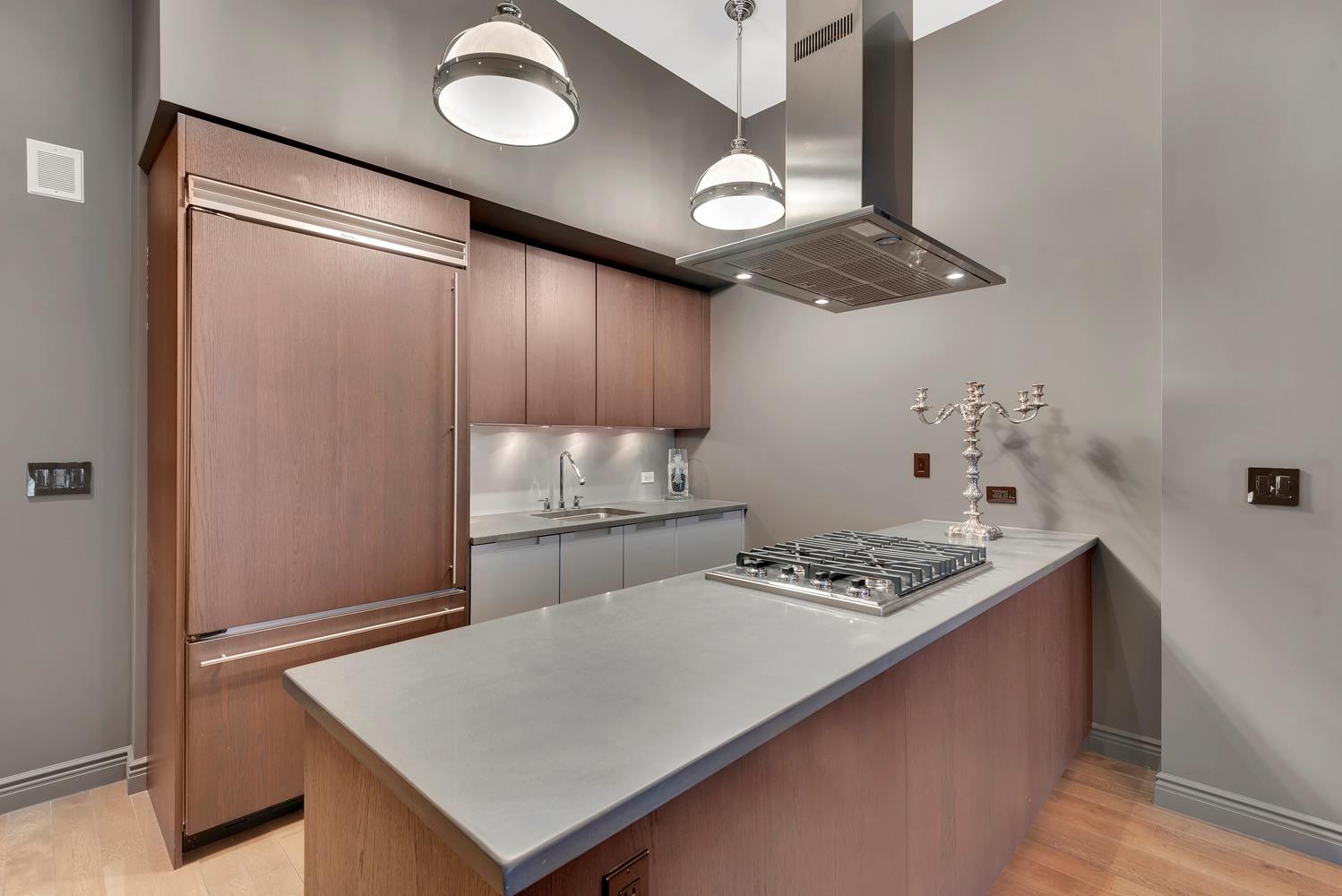 225 5TH Avenue 2F