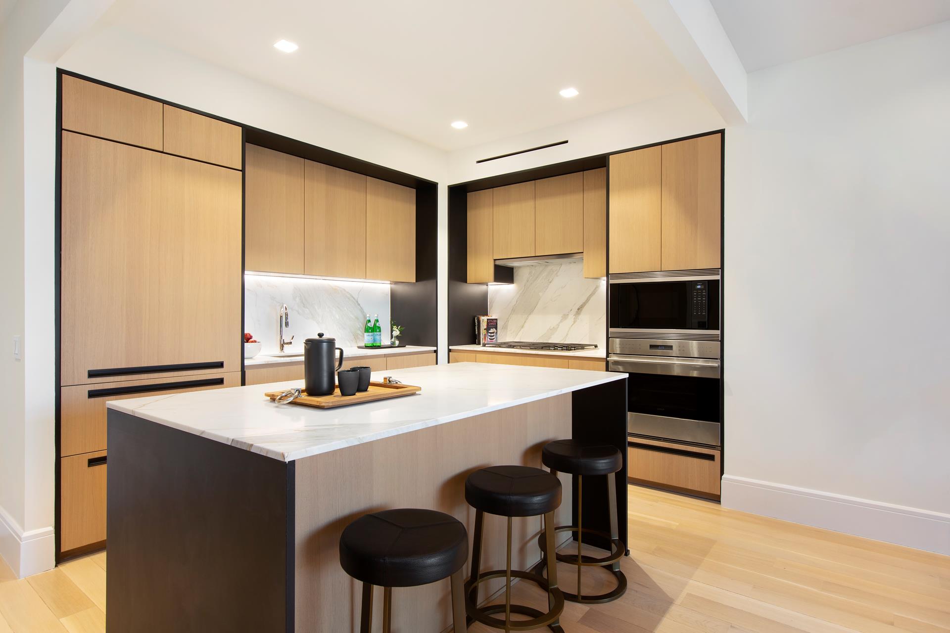 215 E 19TH Street 11D