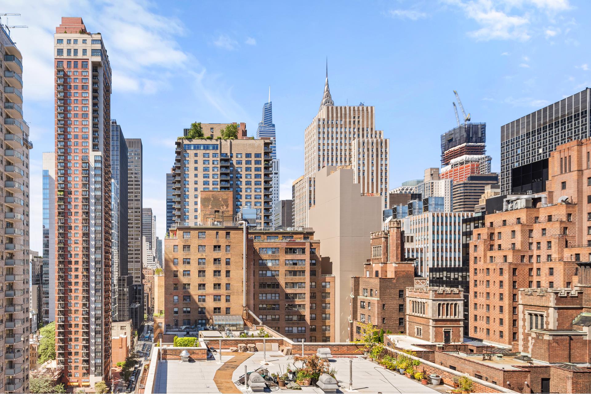 2 TUDOR CITY Place 2OS