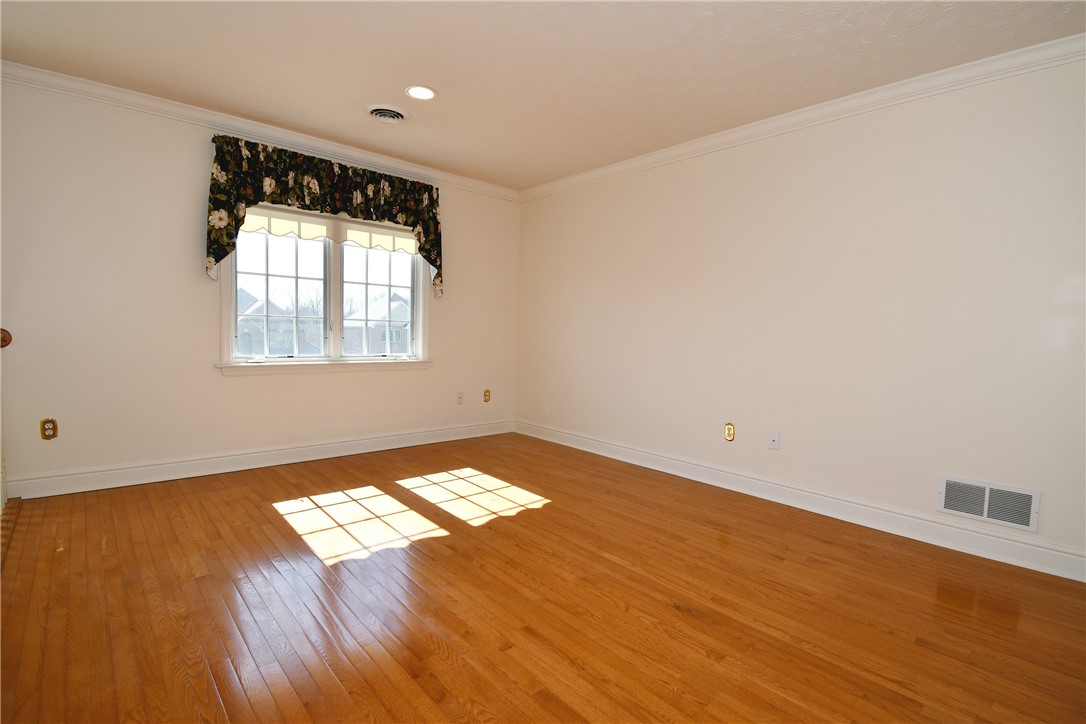 215 Victoria Ln