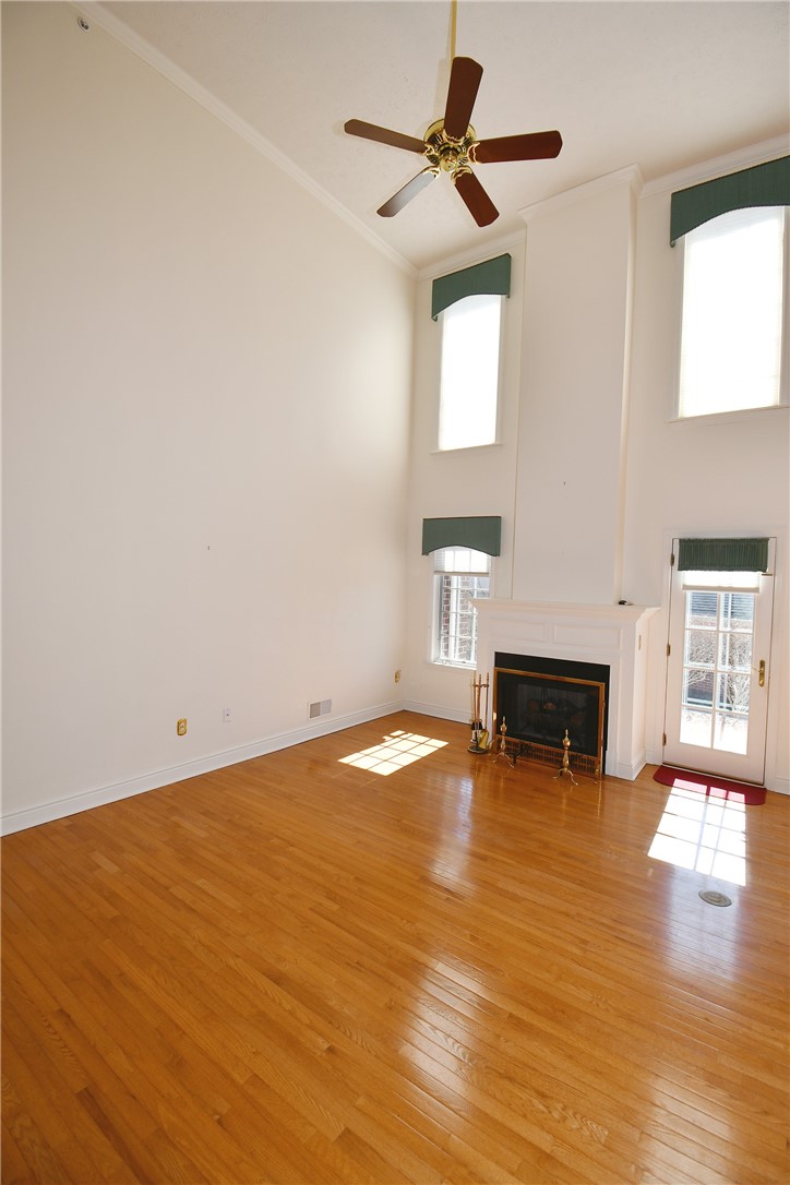 215 Victoria Ln