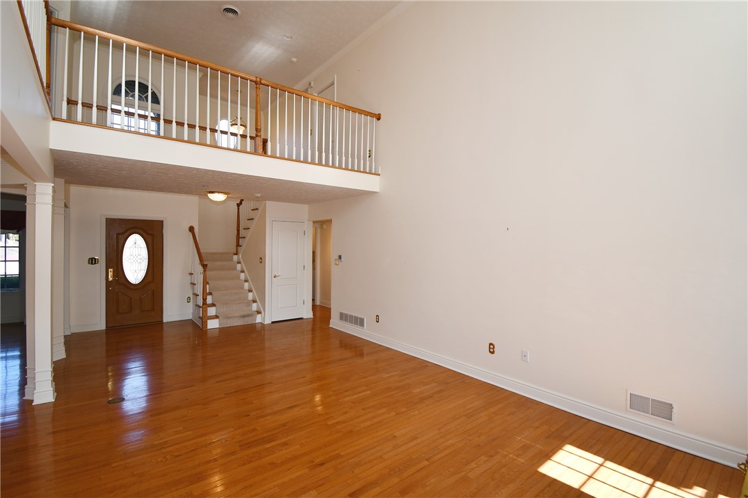 215 Victoria Ln